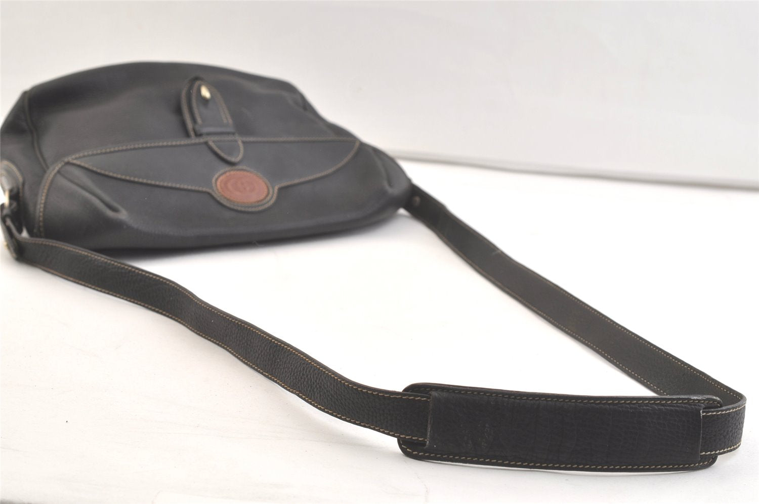 Authentic GUCCI Vintage Shoulder Cross Body Bag Purse Leather Black 3494K