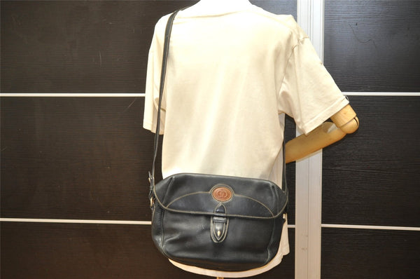 Authentic GUCCI Vintage Shoulder Cross Body Bag Purse Leather Black 3494K