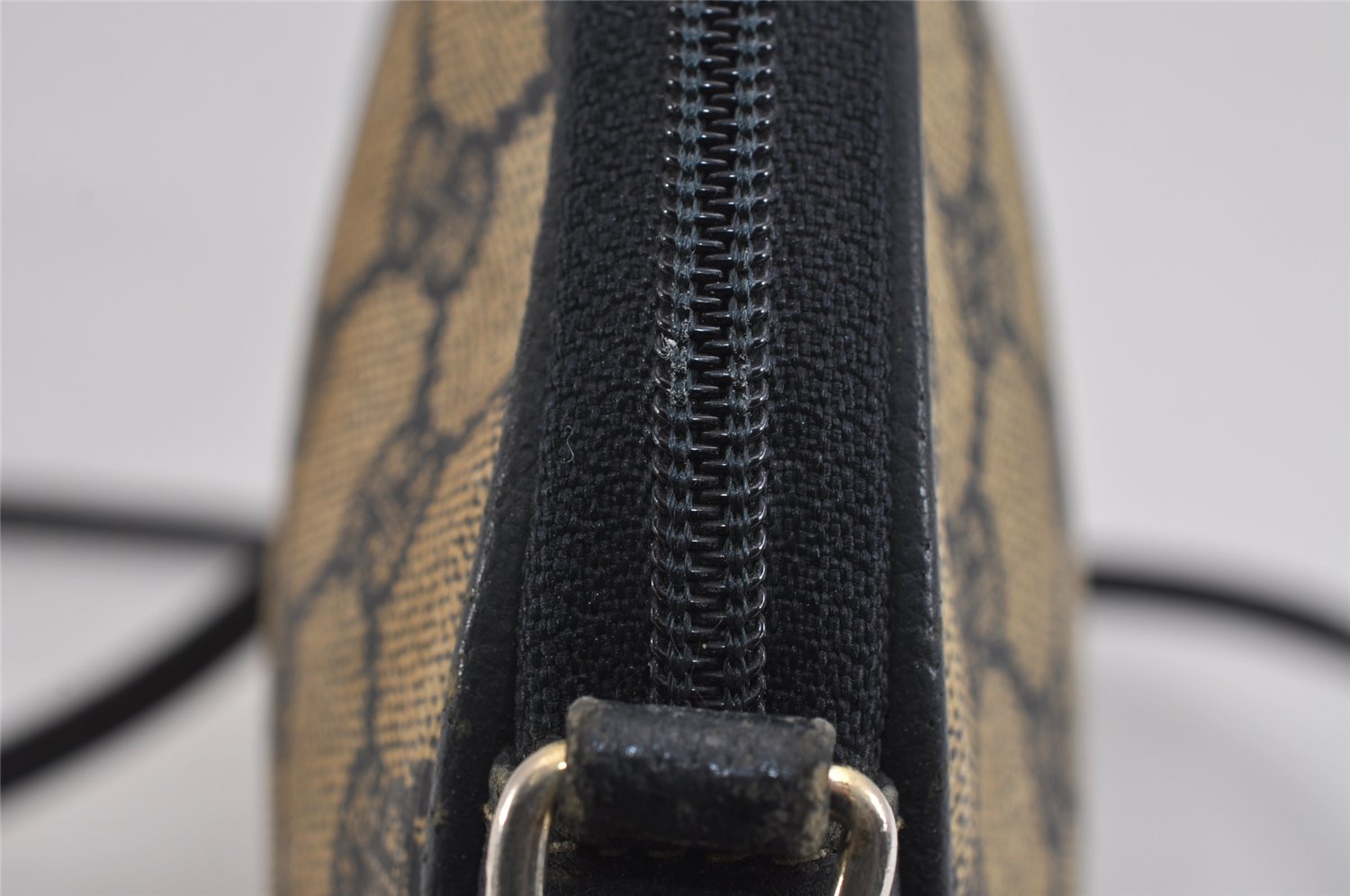 Authentic GUCCI Shoulder Cross Body Bag Purse GG PVC Leather Navy Blue 3495J