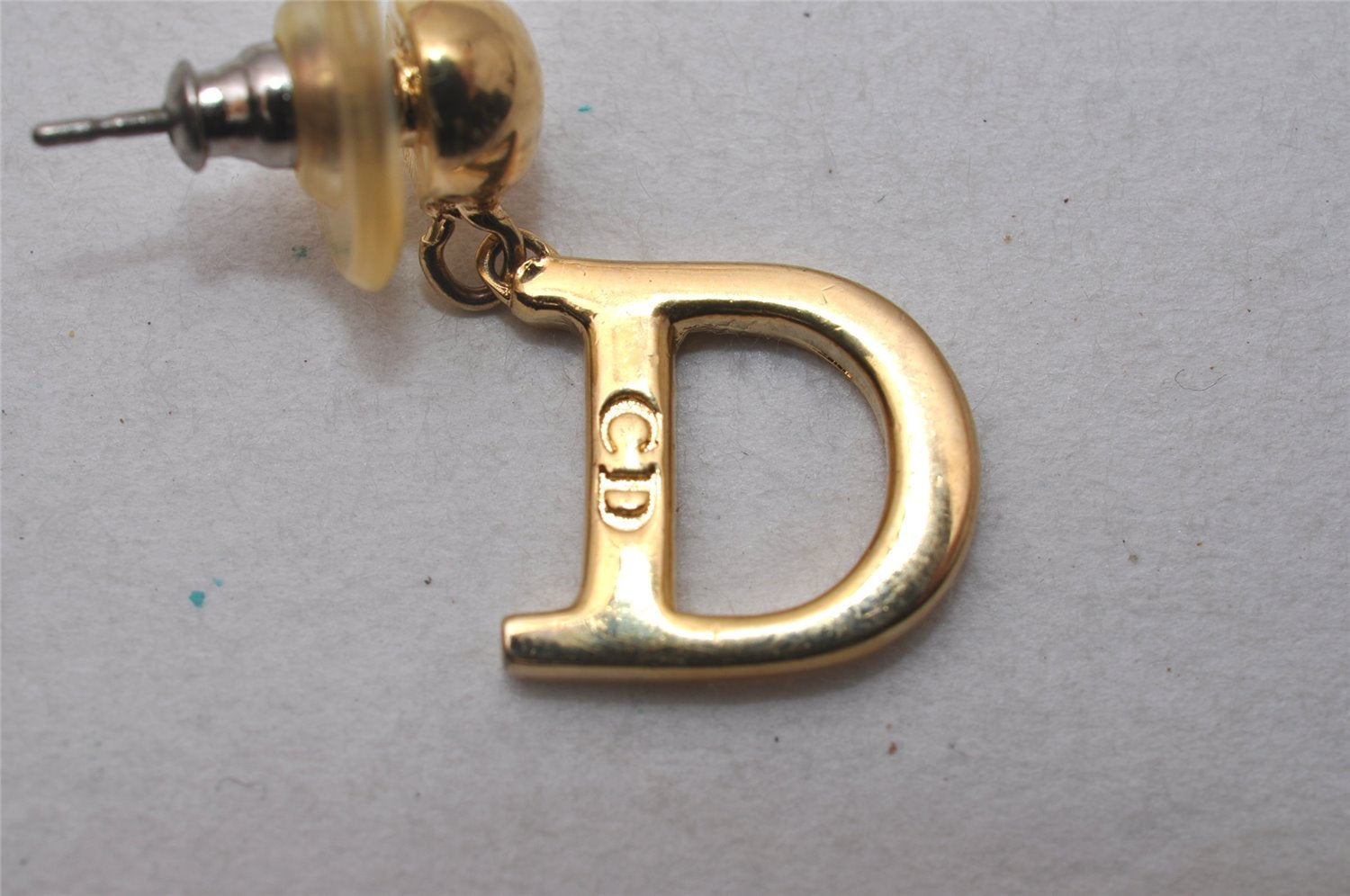 Authentic Christian Dior Vintage Earrings Gold Tone CD 3504I