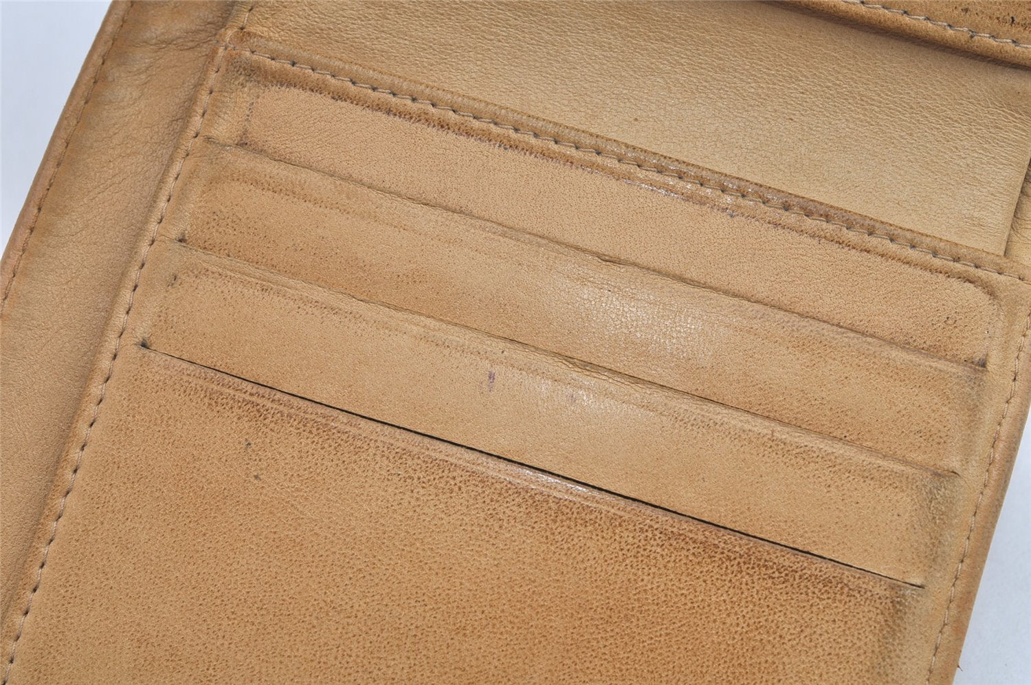 Authentic CHANEL Vintage Caviar Skin CC Logo Bifold Wallet Purse Beige 3517K