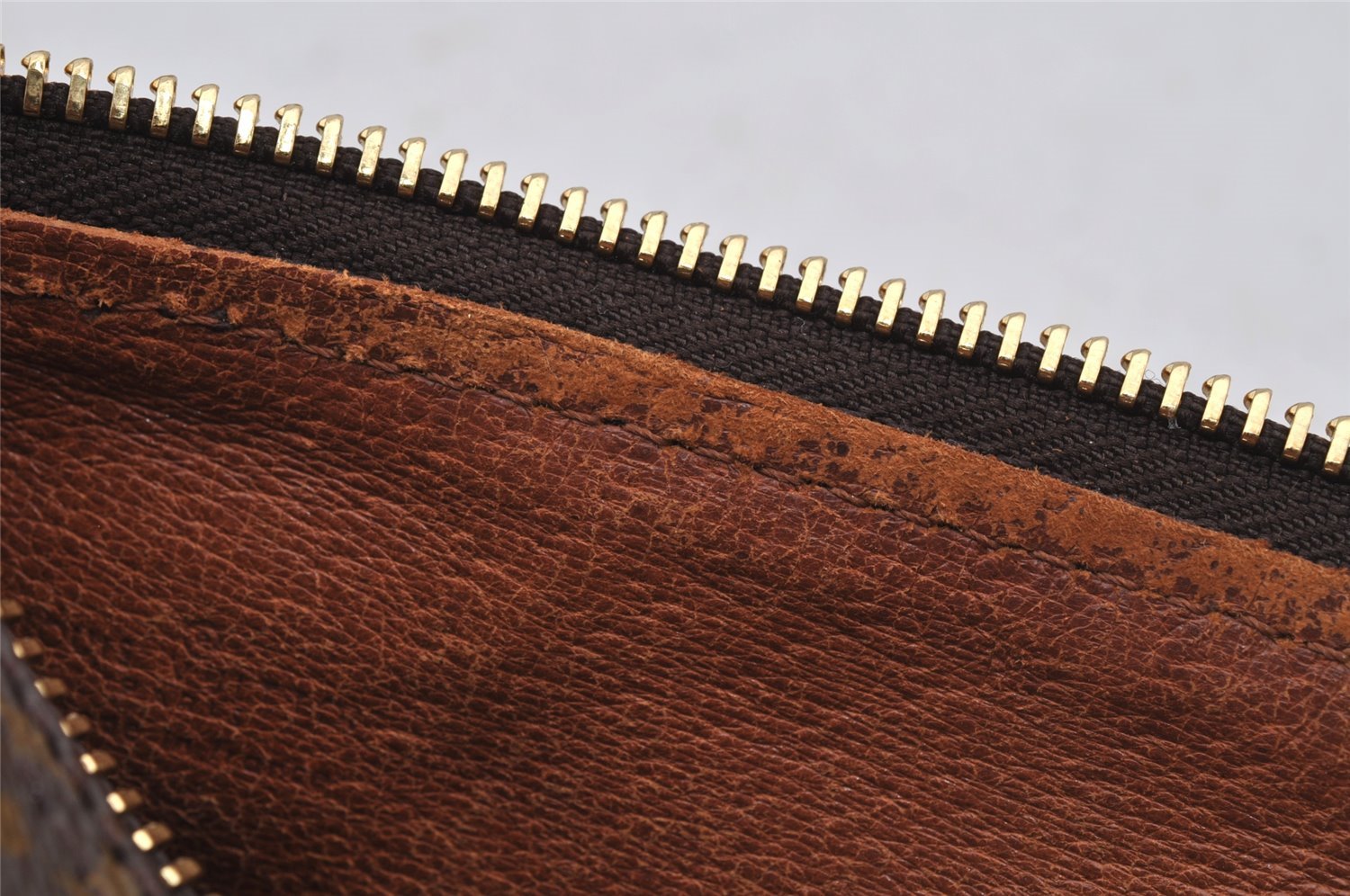 Authentic Louis Vuitton Monogram Papillon 26 Hand Bag Old Model LV 3519J