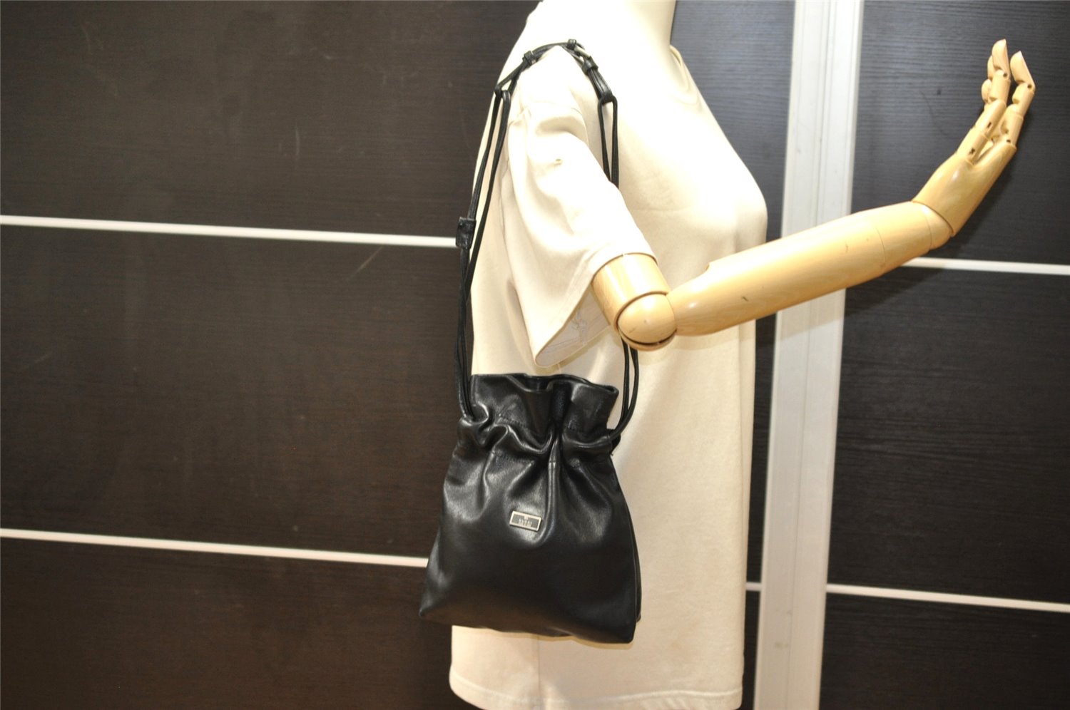 Authentic GUCCI Vintage Shoulder Hand Drawstring Bag Purse Leather Black 3549K