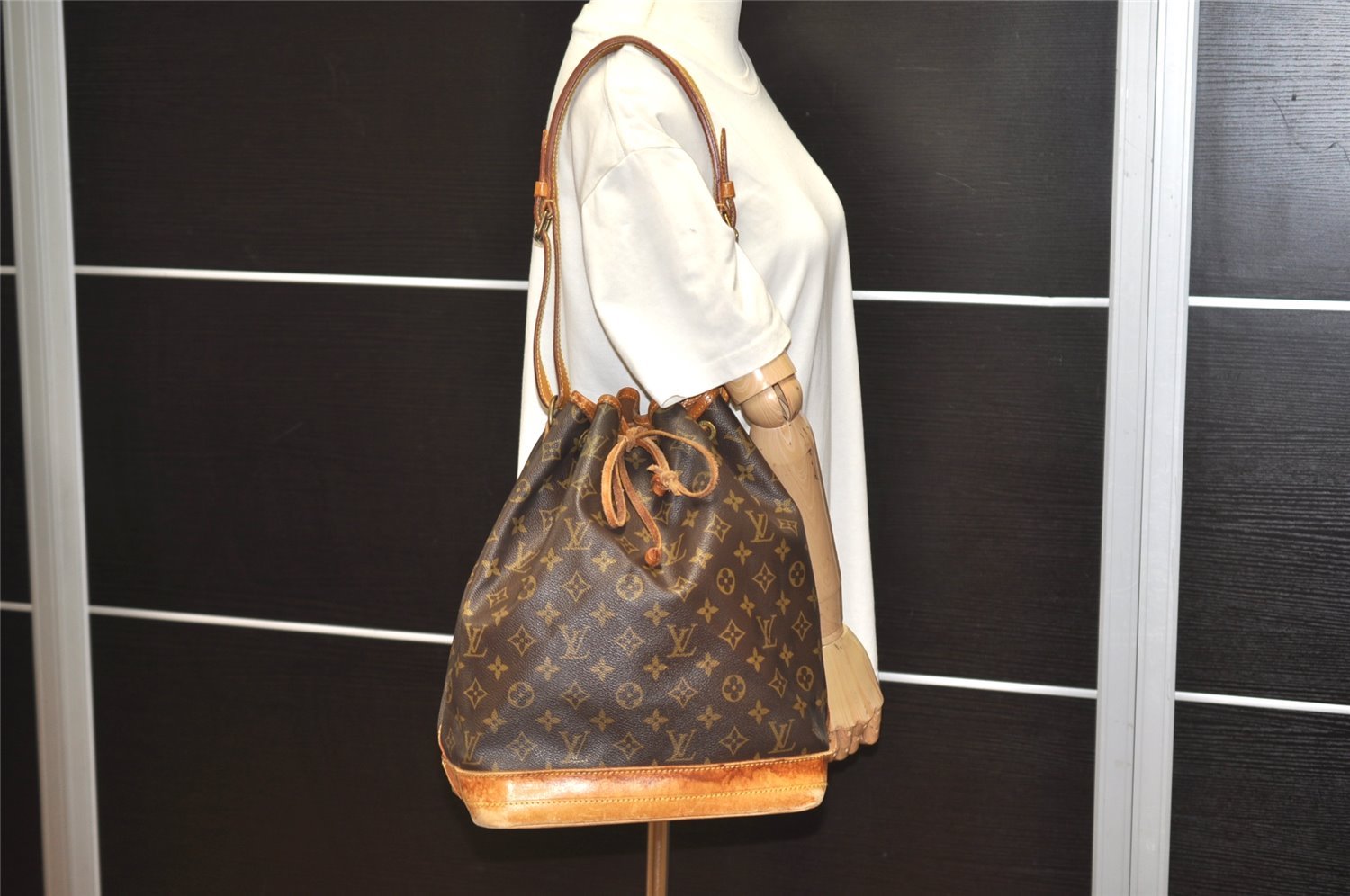 Authentic Louis Vuitton Monogram Noe Shoulder Drawstring Bag M42224 LV 3552I