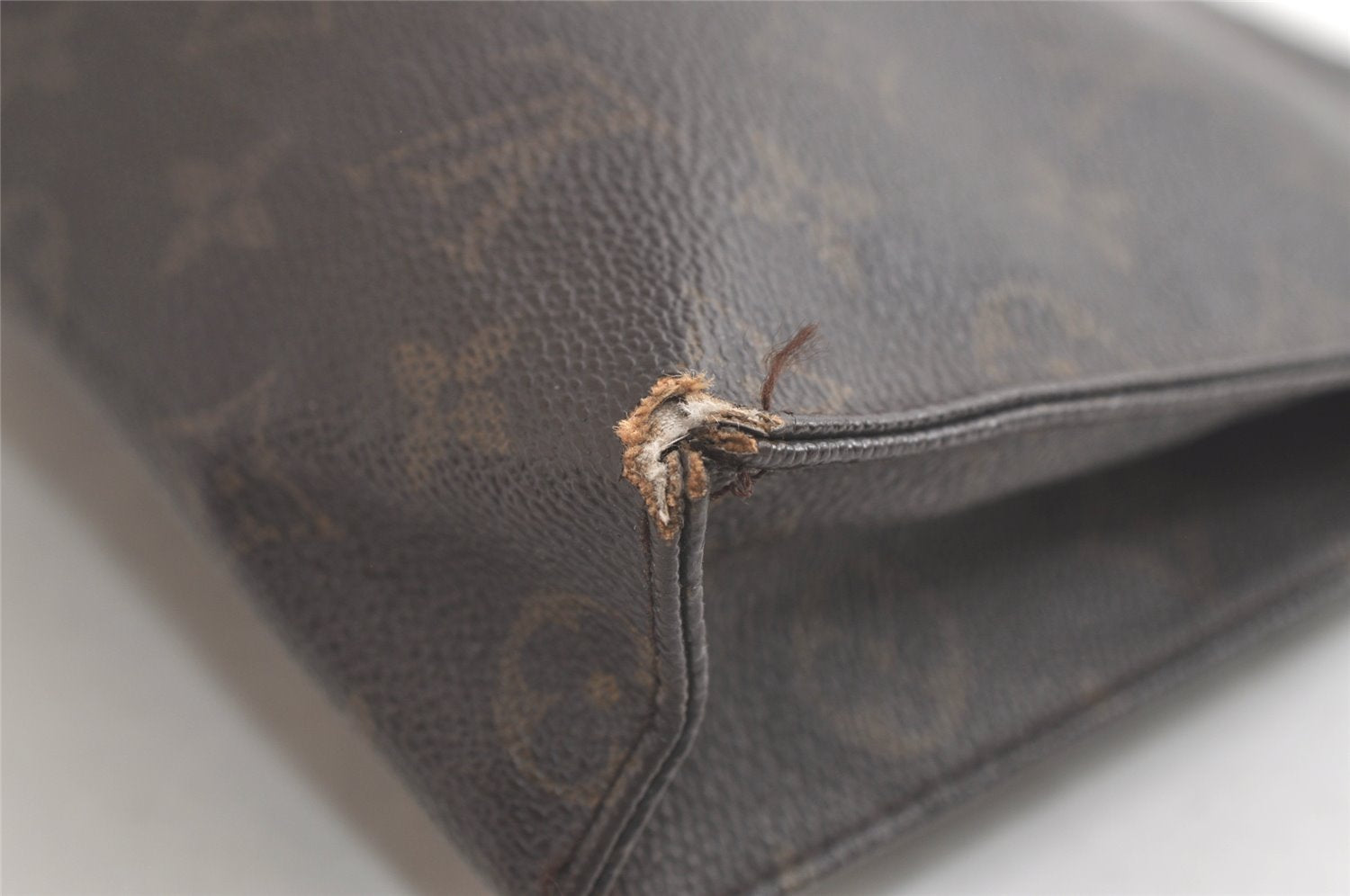 Authentic Louis Vuitton Monogram Poche Toilette 26 M47542 Cosmetics Pouch 3559K