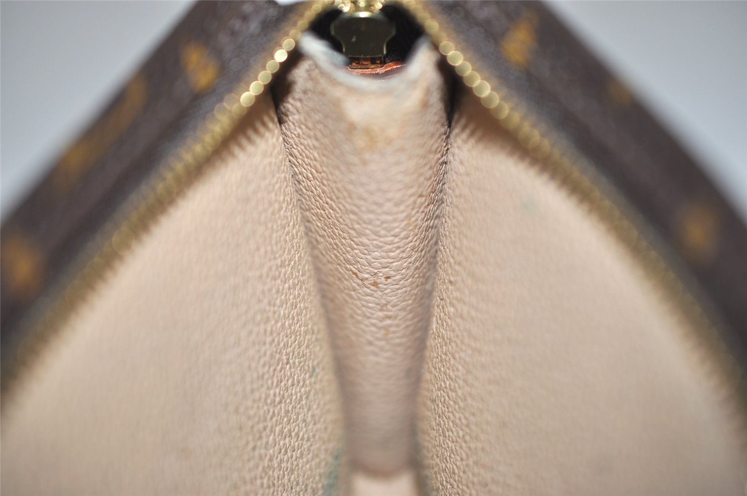 Authentic Louis Vuitton Monogram Pouch Purse For Bucket PM LV 3566J