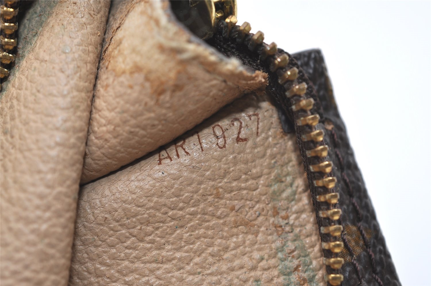 Authentic Louis Vuitton Monogram Pouch Purse For Bucket PM LV 3566J