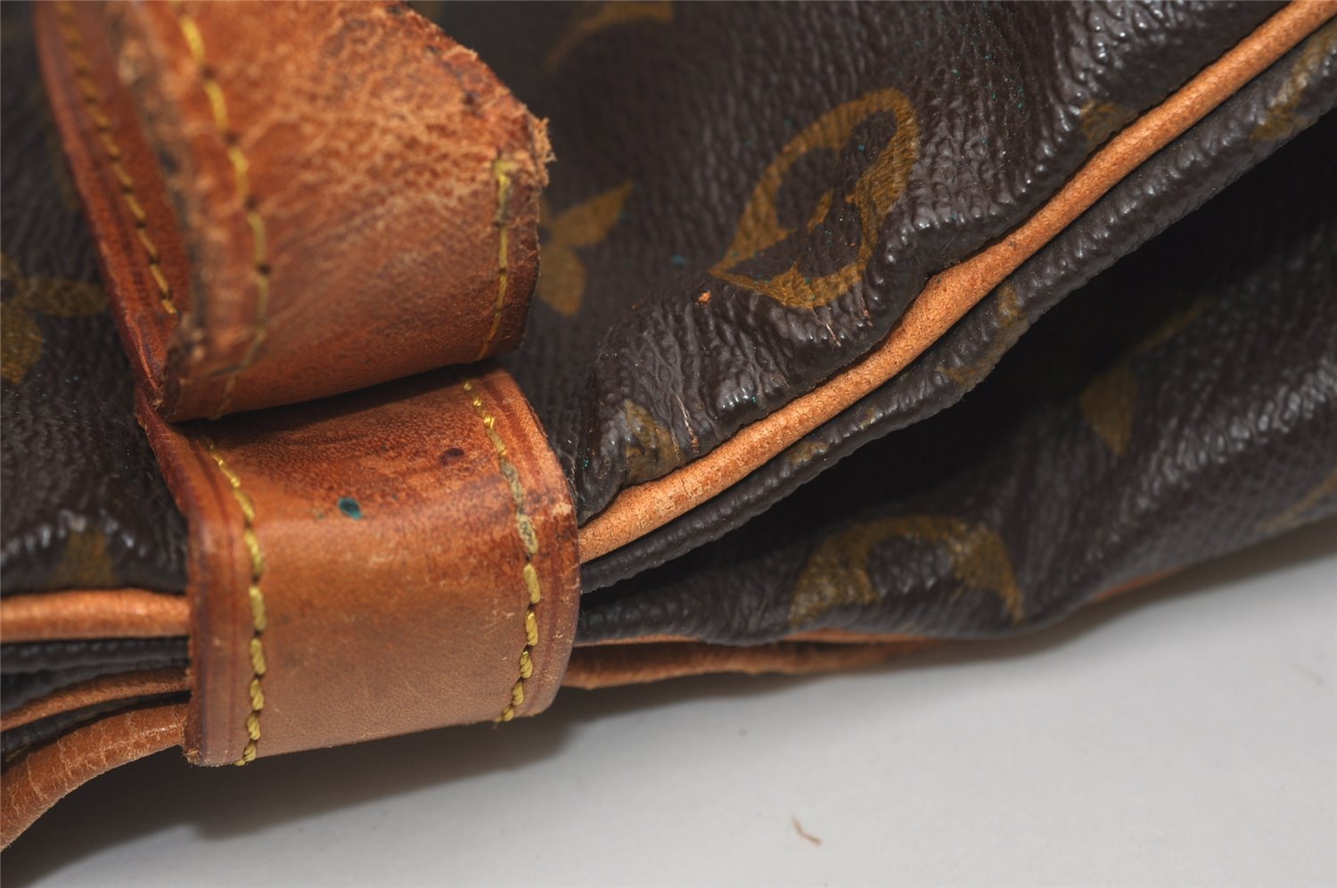 Authentic Louis Vuitton Monogram Saumur 35 Shoulder Cross Bag M42254 LV 3585J