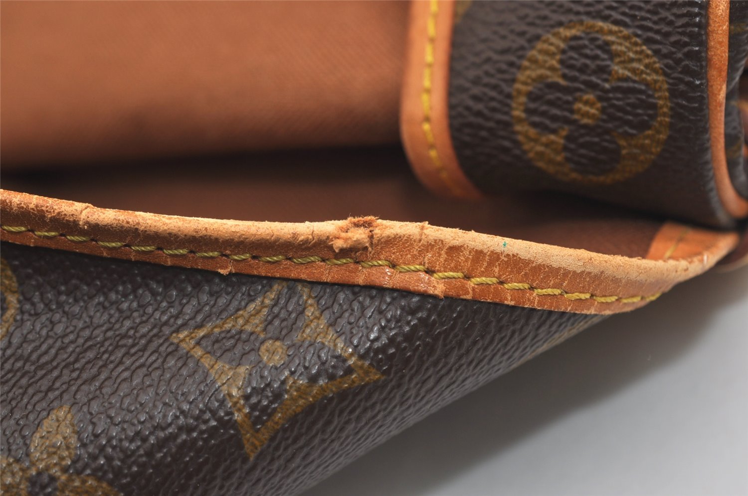 Authentic Louis Vuitton Monogram Saumur 35 Shoulder Cross Bag M42254 LV 3585J