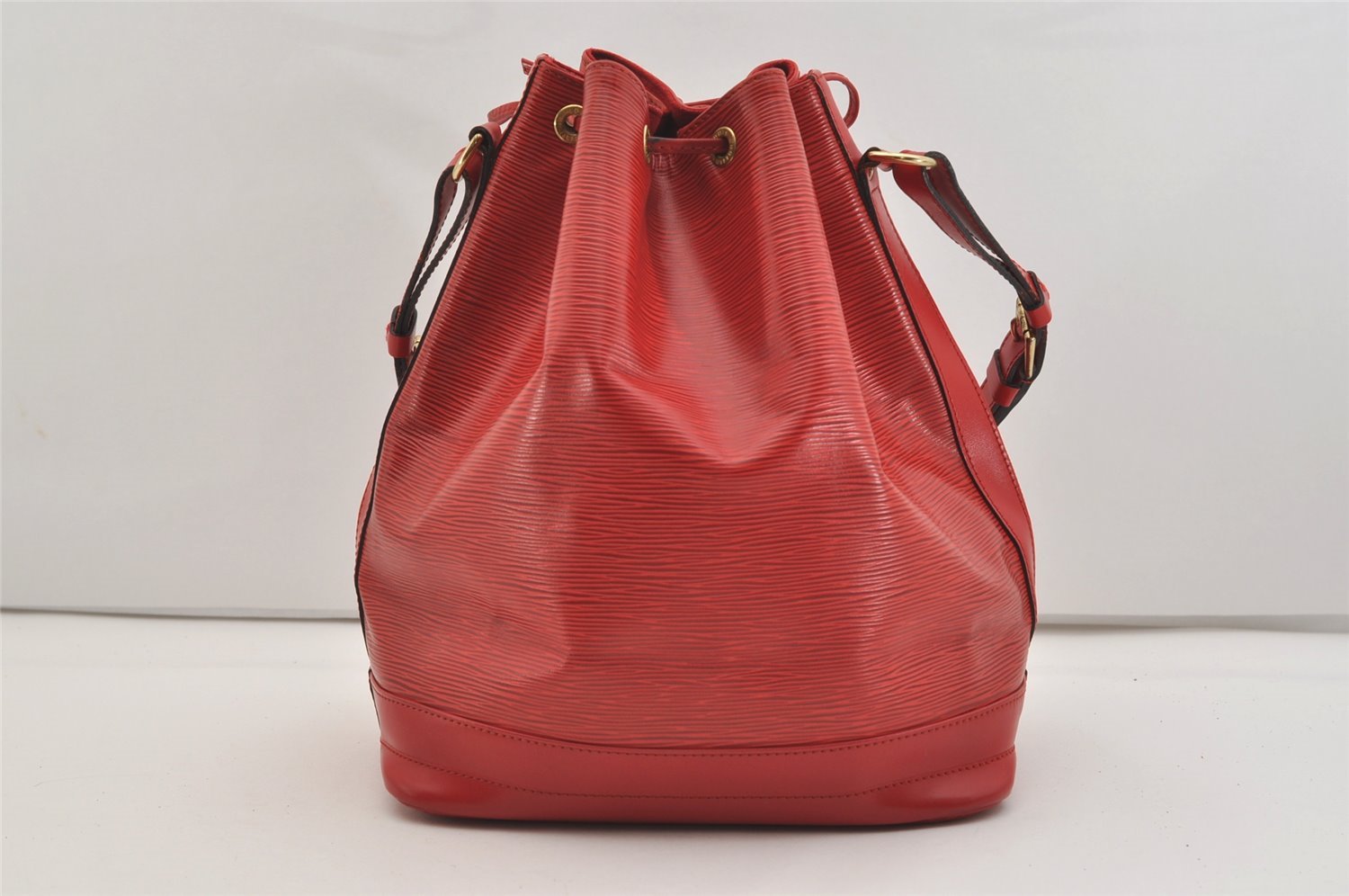 Authentic Louis Vuitton Epi Noe Shoulder Drawstring Bag Red M44007 LV 3596J