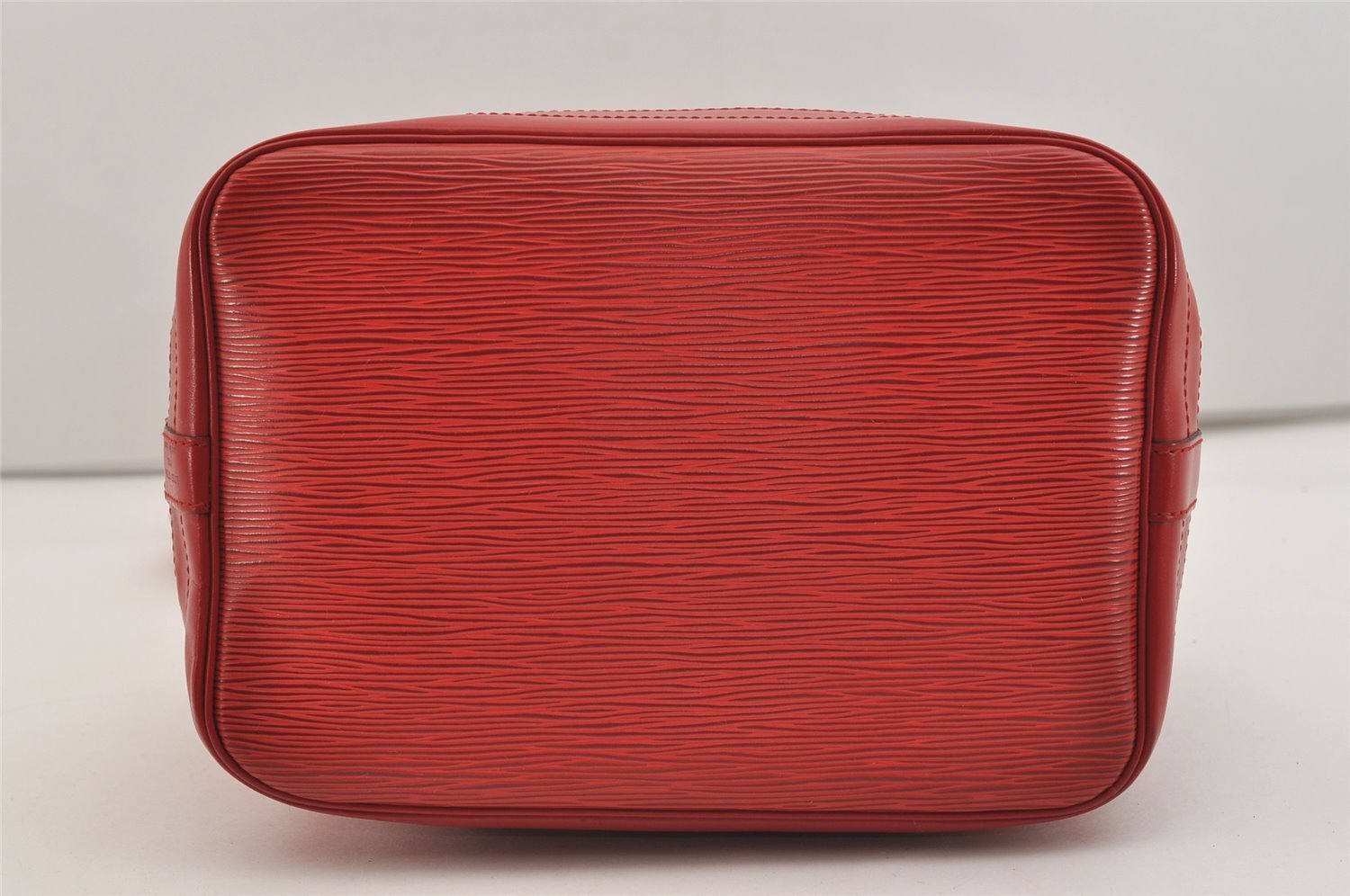 Authentic Louis Vuitton Epi Noe Shoulder Drawstring Bag Red M44007 LV 3596J