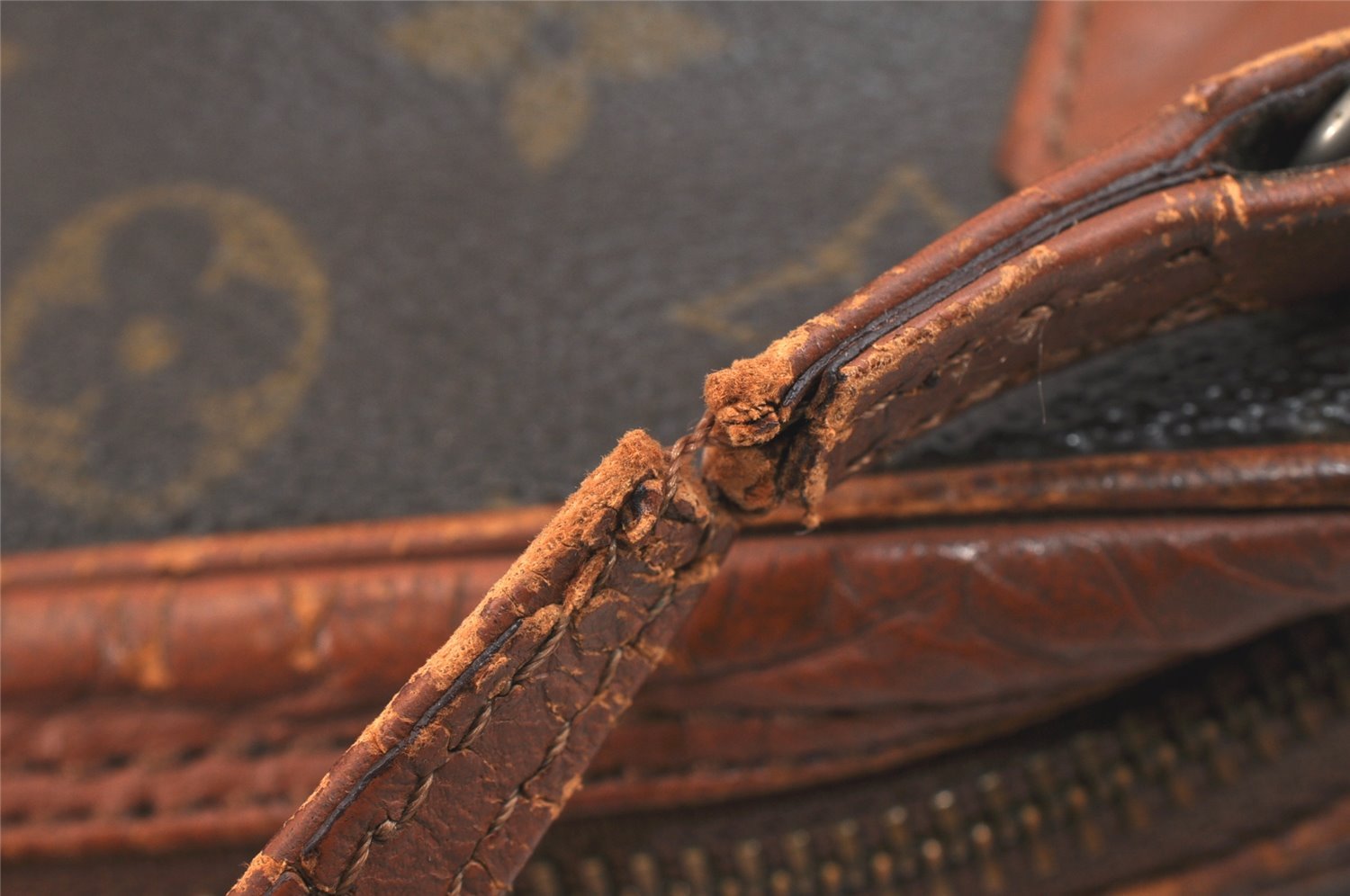 Authentic Louis Vuitton Monogram Pochette Sport Clutch Hand Bag Old Model 3603K