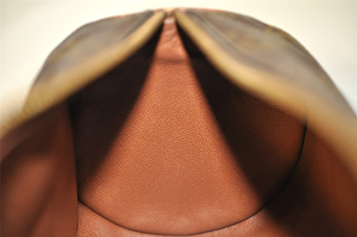 Authentic Louis Vuitton Monogram Papillon 26 Hand Bag Old Model LV 3609I