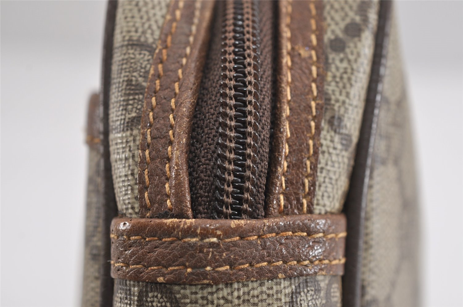 Authentic GUCCI Vintage Clutch Hand Bag Purse GG PVC Leather Brown 3620J