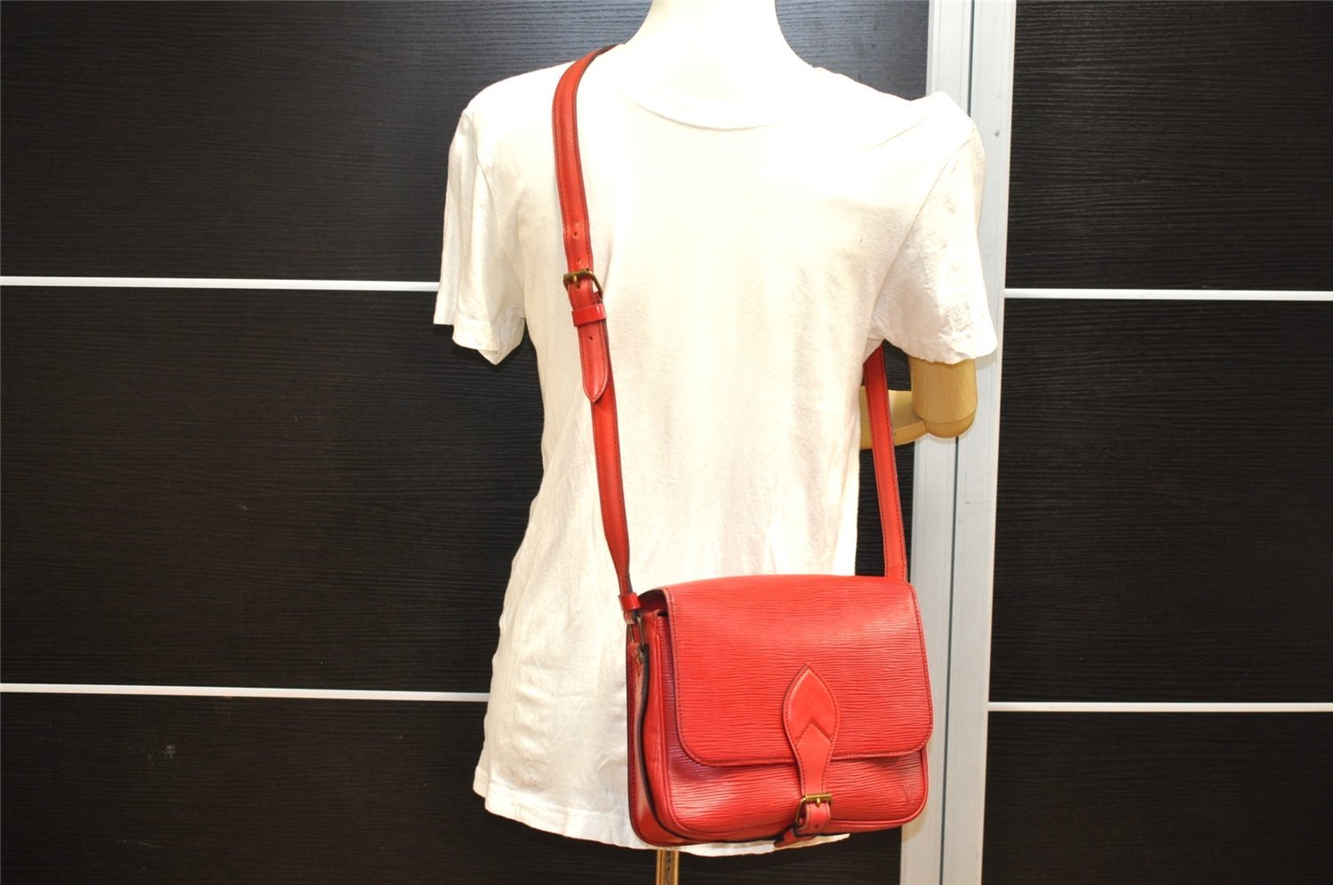 Authentic Louis Vuitton Epi Cartouchiere MM Shoulder Cross Bag M52247 Red 3623I