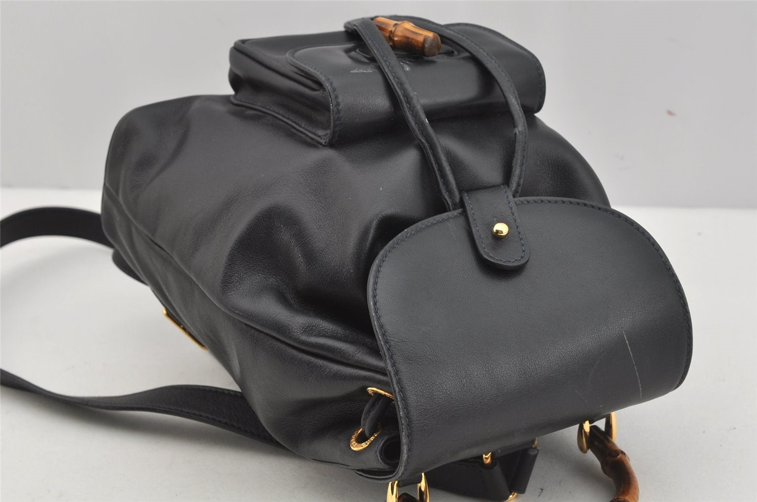 Authentic GUCCI Vintage Bamboo Drawstring Backpack Leather Navy 3631J