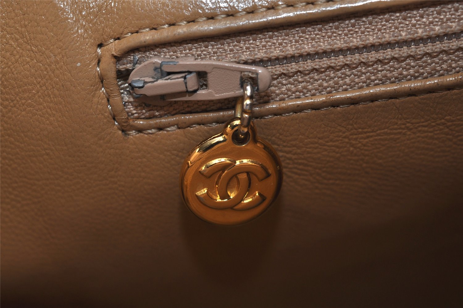 Authentic CHANEL Caviar Skin Medallion CC Logo Shoulder Tote Bag Beige 3631K