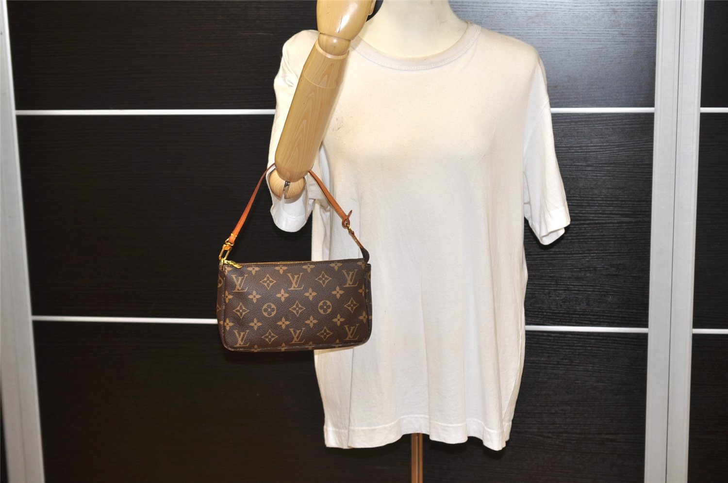 Authentic Louis Vuitton Monogram Pochette Accessoires Pouch M51980 LV 3643K