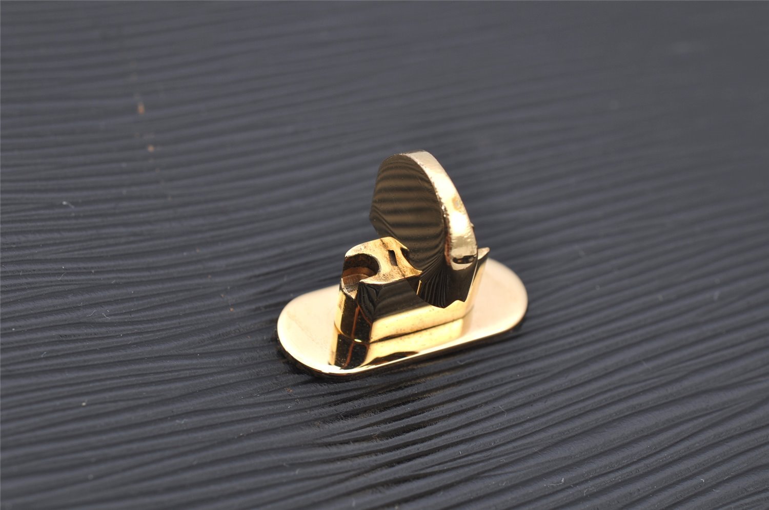 Authentic Louis Vuitton Epi Cluny Shoulder Bag Purse Black M52252 LV 3646I