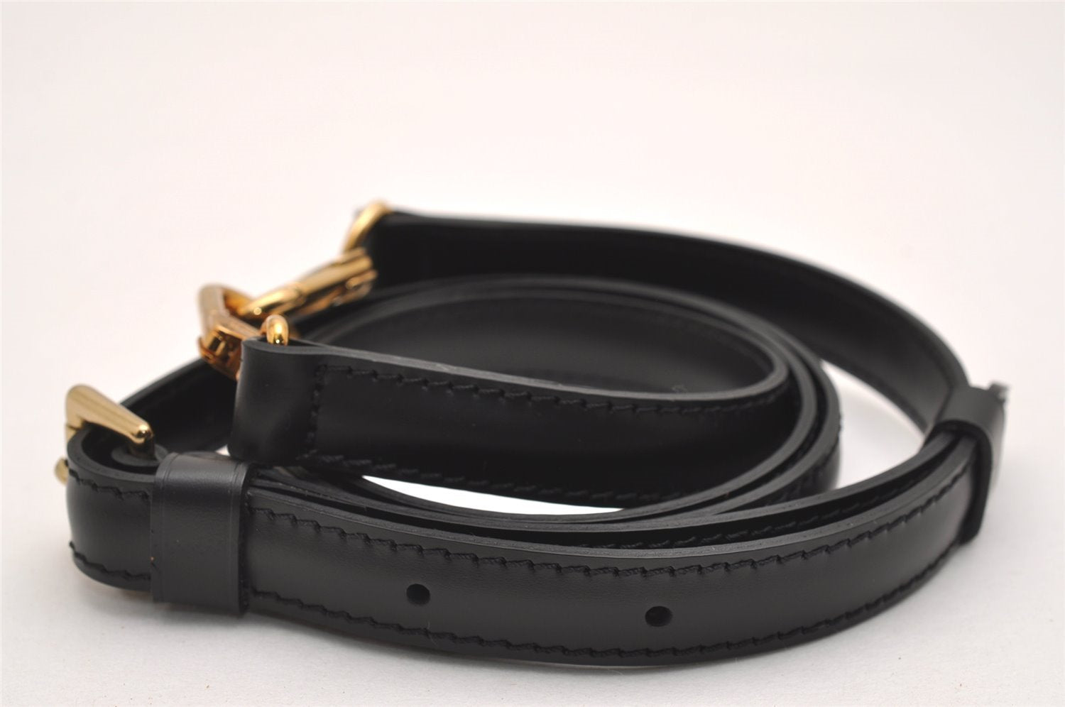 Authentic Louis Vuitton Leather Shoulder Strap Black 40.9-48