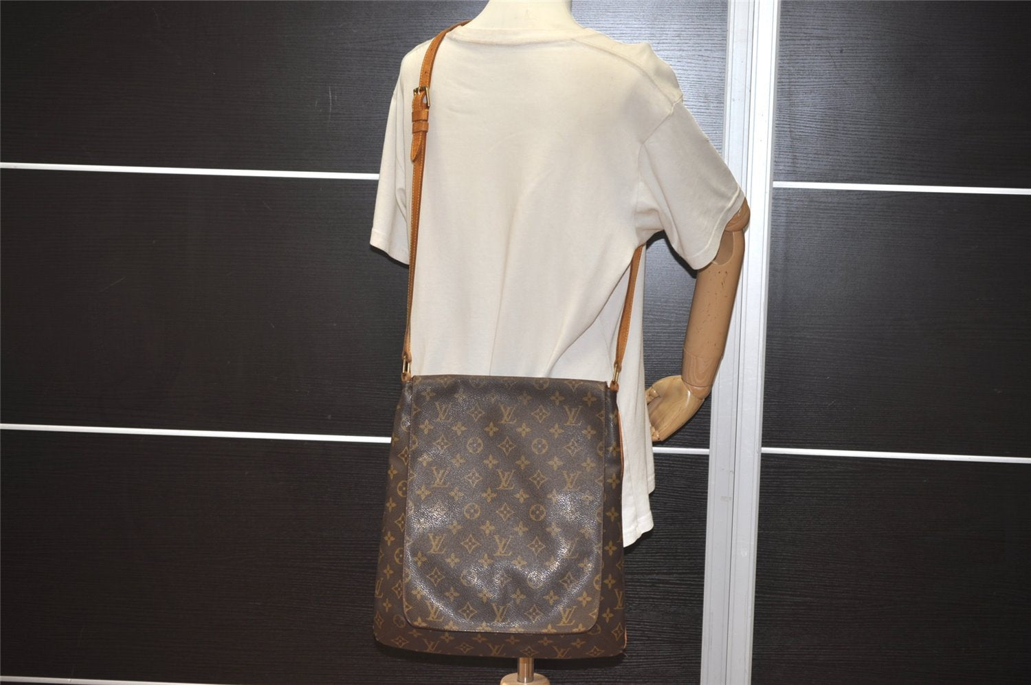 Authentic Louis Vuitton Monogram Musette Shoulder Cross Body Bag M51256 LV 3671J