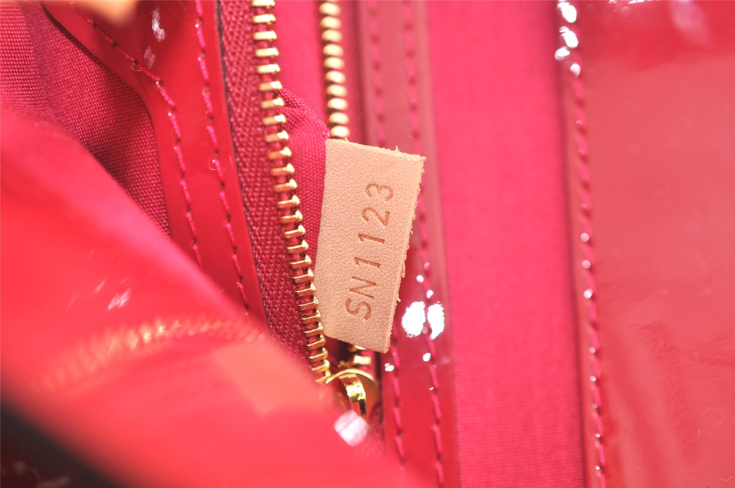 Authentic Louis Vuitton Vernis Catalina BB Hand Bag Red Pink M90016 LV 3672K