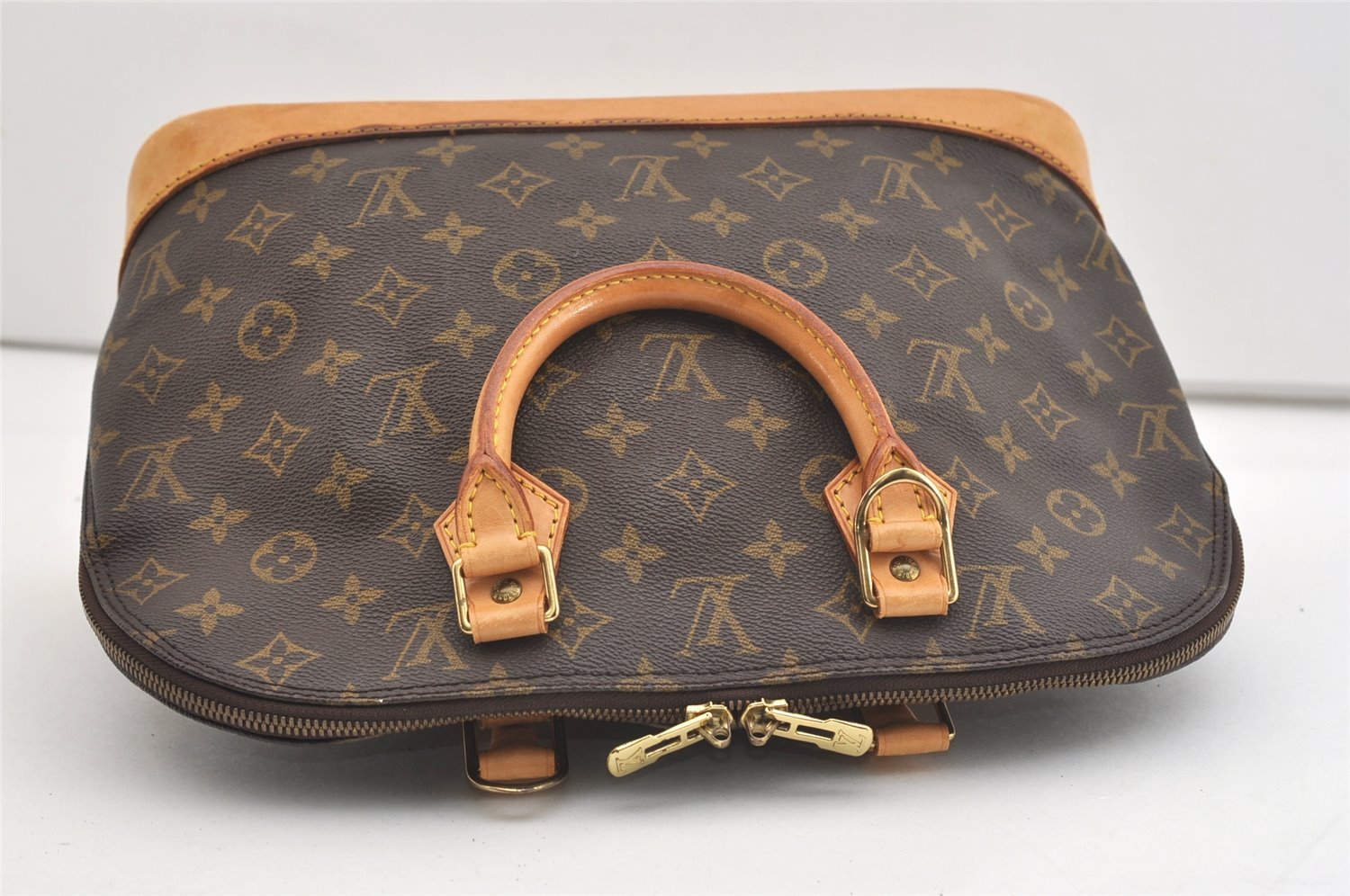Authentic Louis Vuitton Monogram Alma Hand Bag Purse M51130 LV 3674J