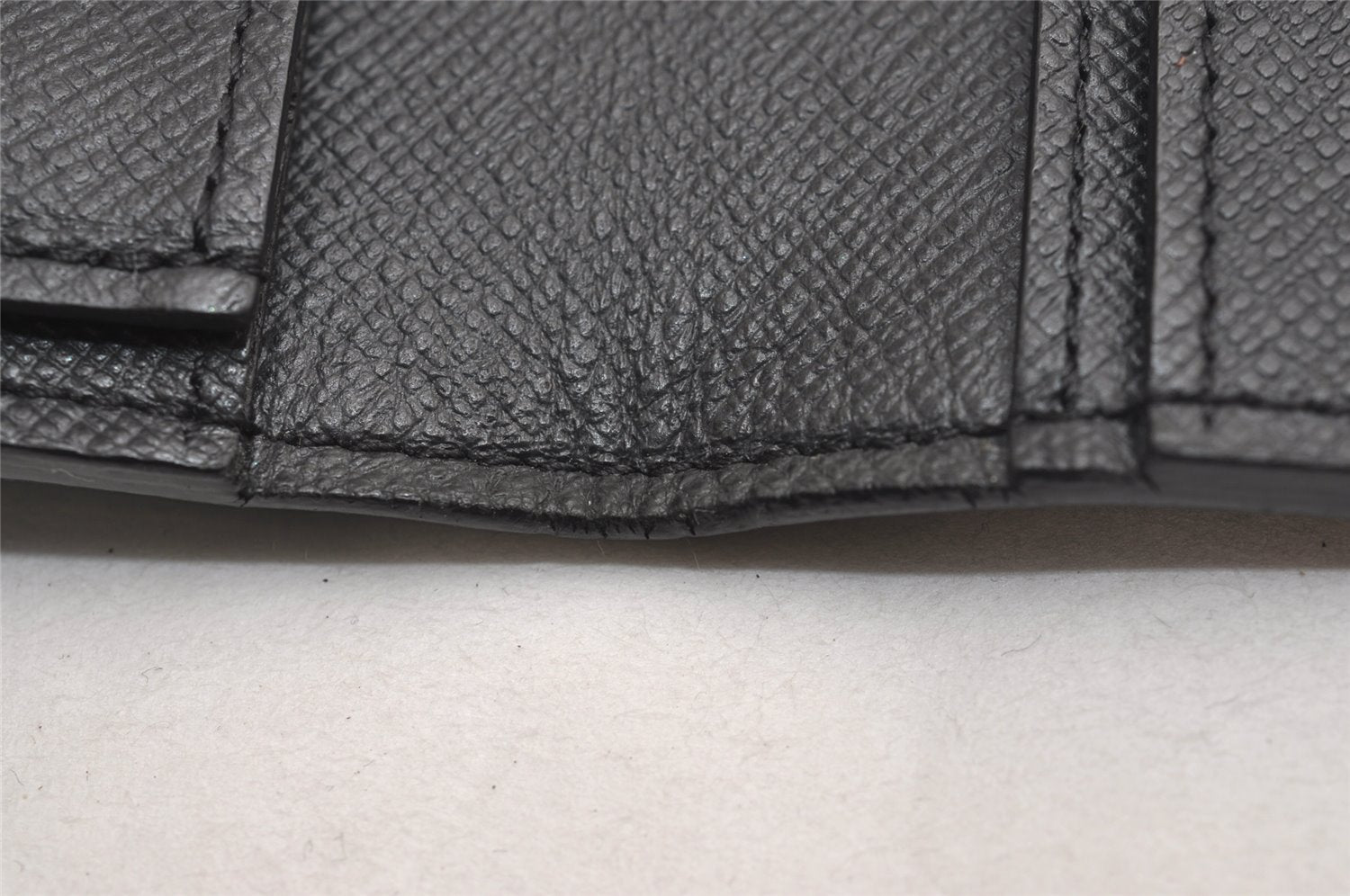 Authentic Louis Vuitton Taiga Portefeuille Ron Long Wallet Black M30541 LV 3678J