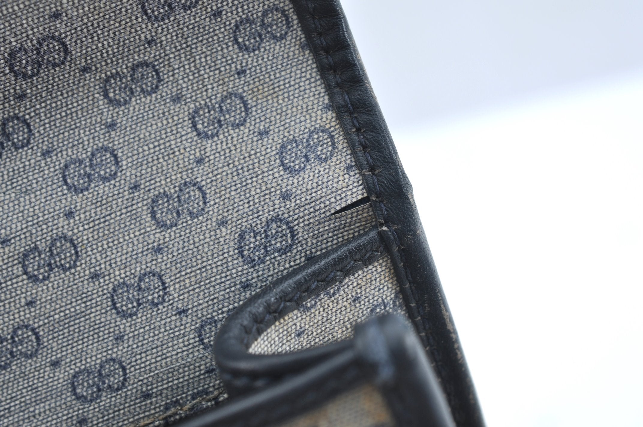 Authentic GUCCI Micro GG PVC Leather Shoulder Cross Body Bag Navy Blue 3696I