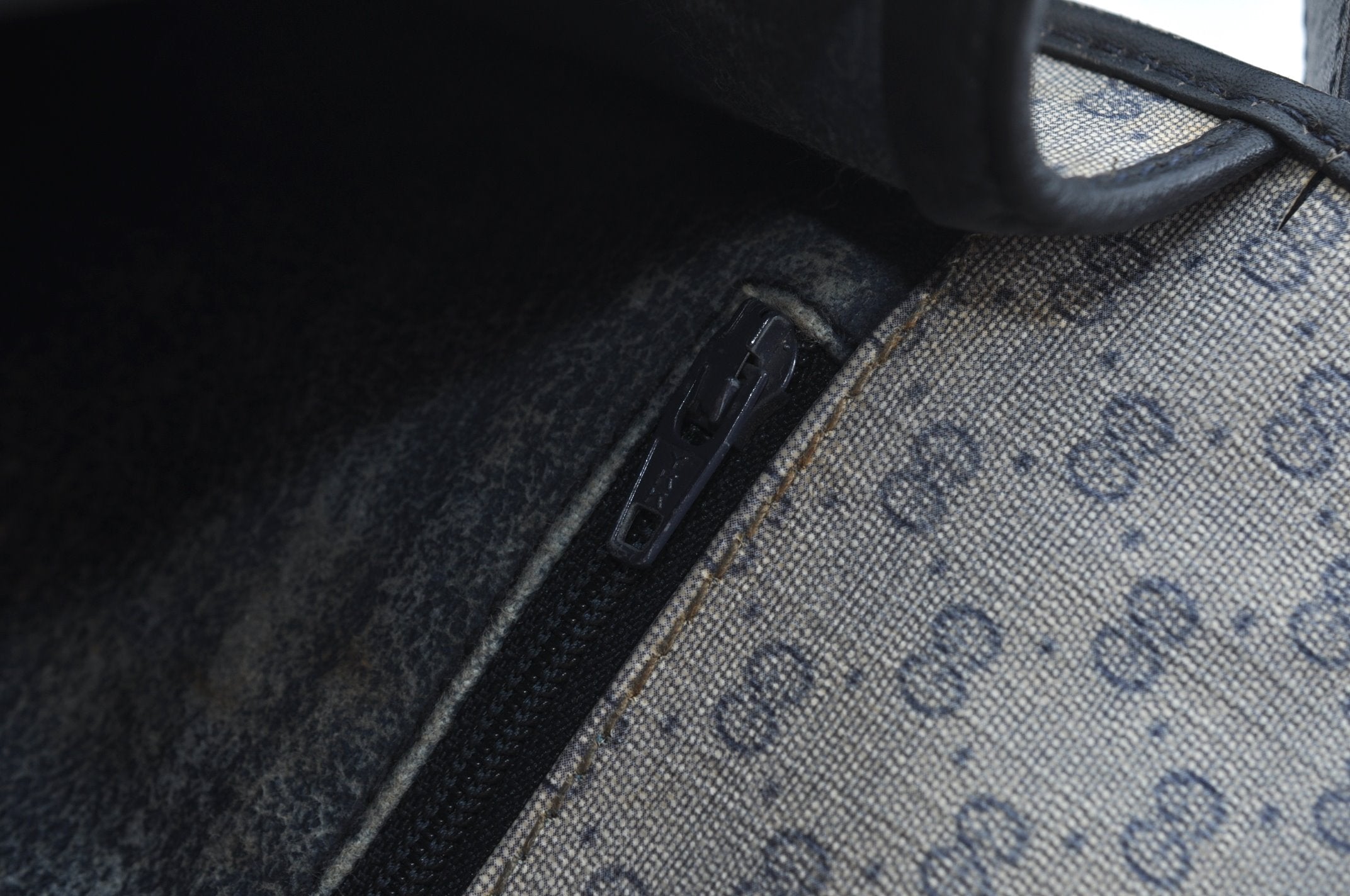 Authentic GUCCI Micro GG PVC Leather Shoulder Cross Body Bag Navy Blue 3696I