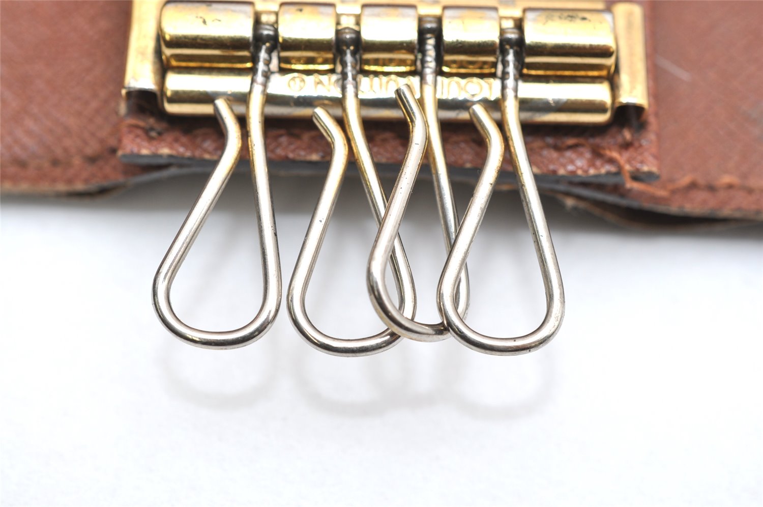 Authentic Louis Vuitton Monogram Multicles 4 Four Hooks Key Case M62631 LV 3704K