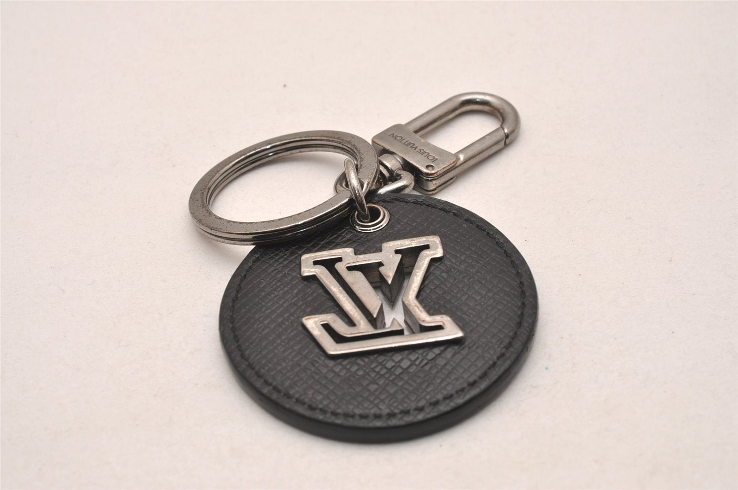 Auth Louis Vuitton Taiga Porte Cles Circle Eyelet Key Ring Black M64171 LV 3710J