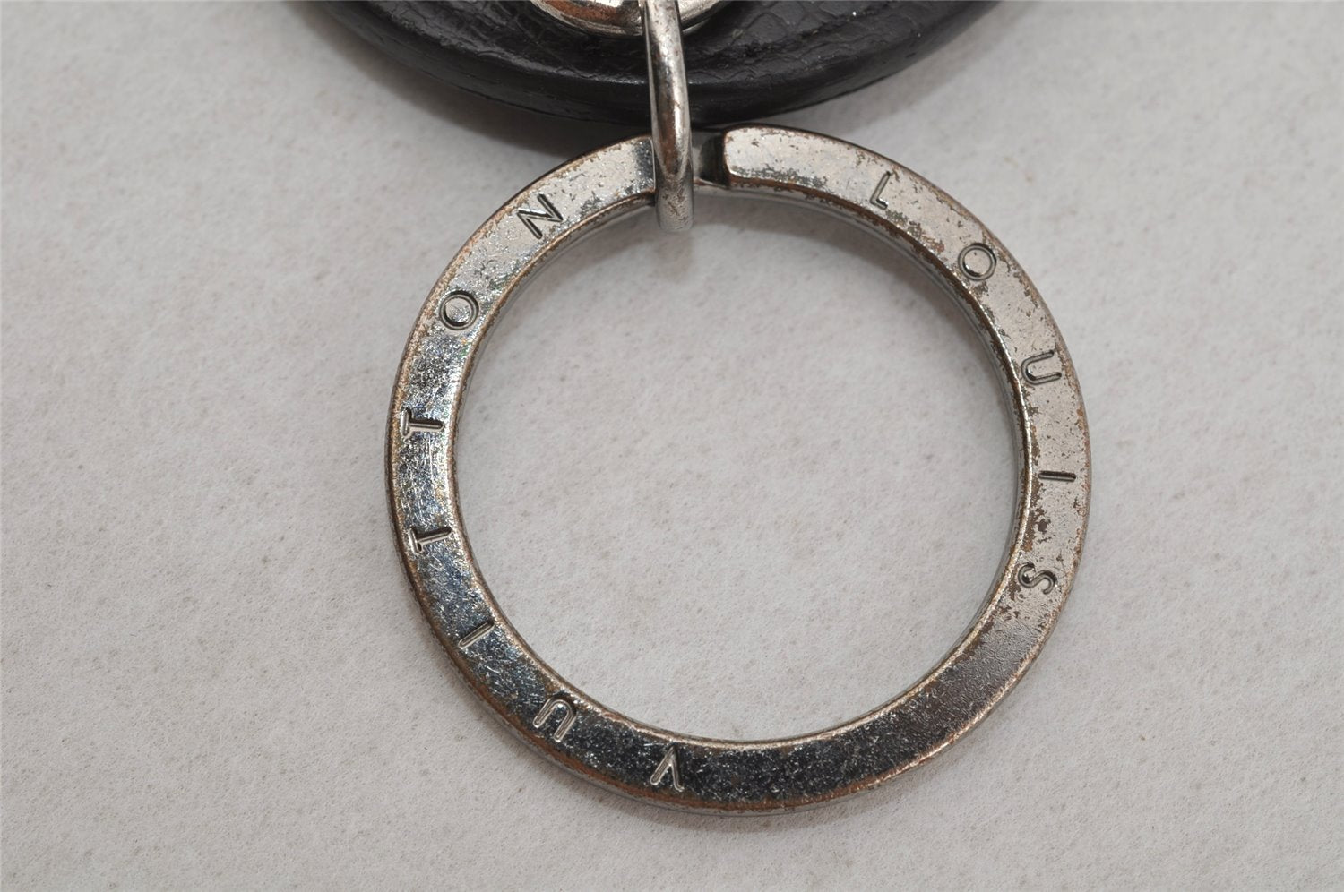 Auth Louis Vuitton Taiga Porte Cles Circle Eyelet Key Ring Black M64171 LV 3710J