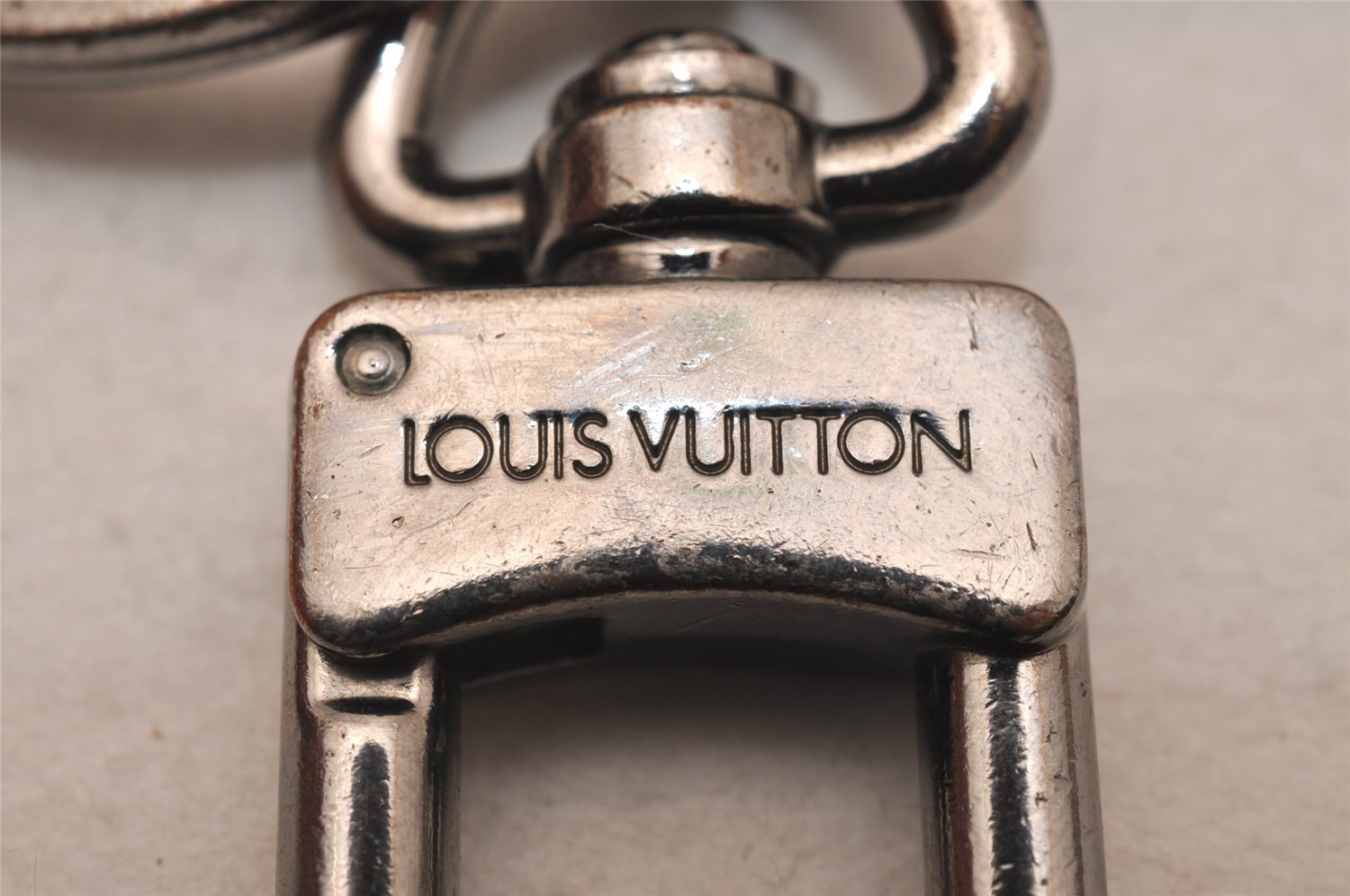 Auth Louis Vuitton Taiga Porte Cles Circle Eyelet Key Ring Black M64171 LV 3710J