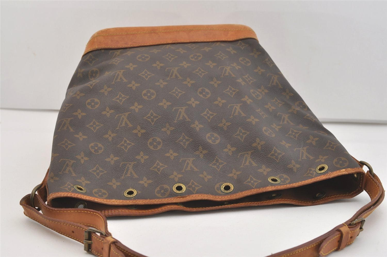 Authentic Louis Vuitton Monogram Noe Shoulder Drawstring Bag M42224 LV 3717J