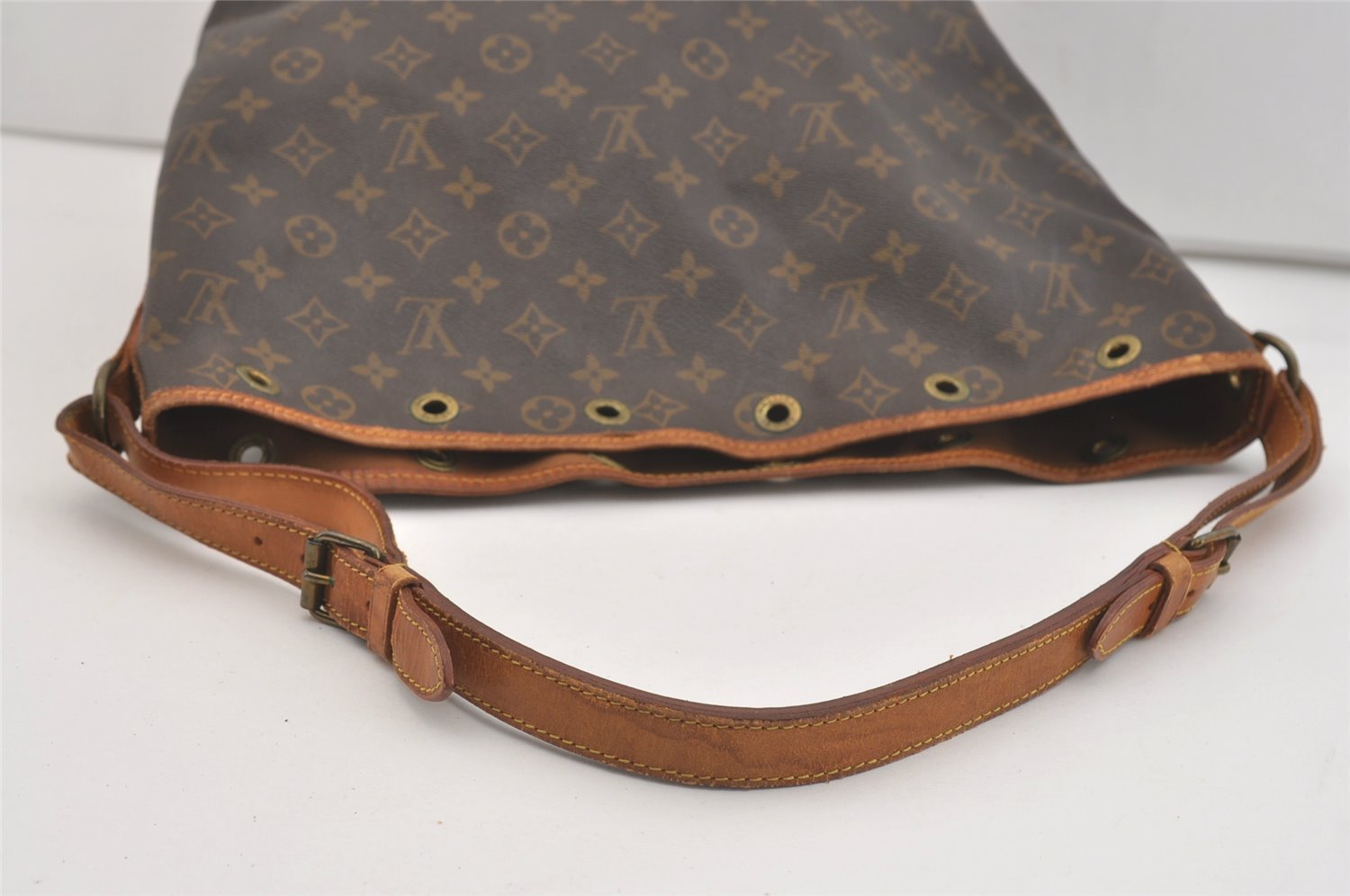 Authentic Louis Vuitton Monogram Noe Shoulder Drawstring Bag M42224 LV 3717J