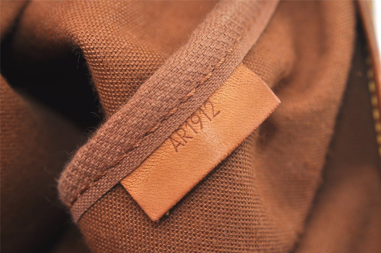 Authentic Louis Vuitton Monogram Saumur 35 Shoulder Cross Bag M42254 LV 3721J