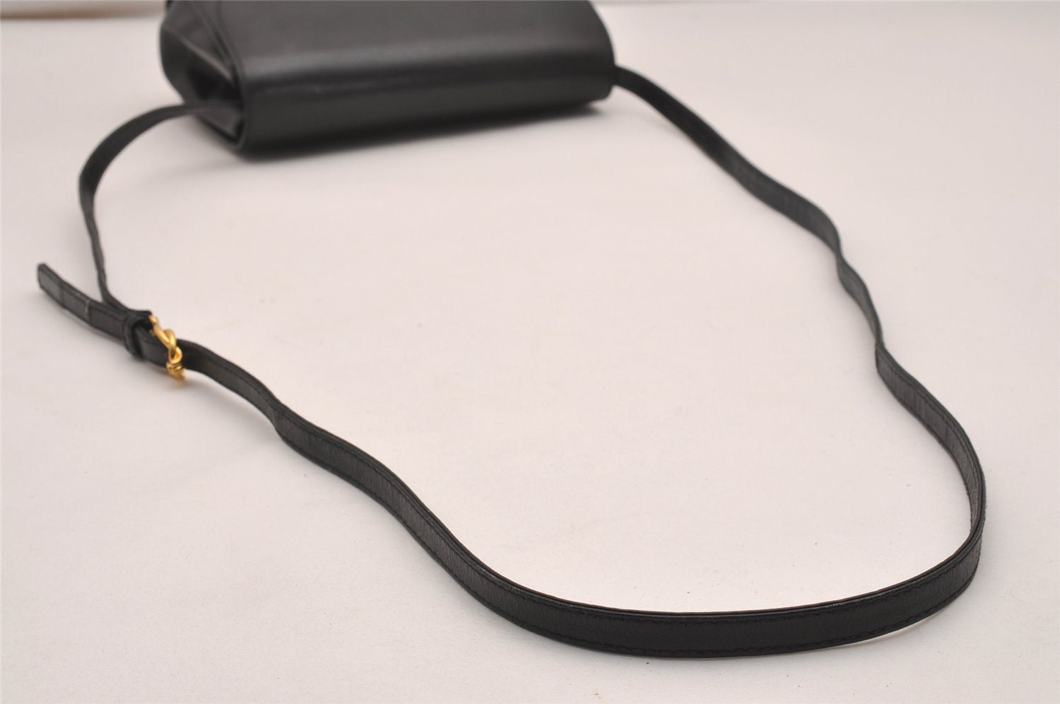 Authentic GUCCI Shoulder Cross Body Bag Purse Leather Black Junk 3725J