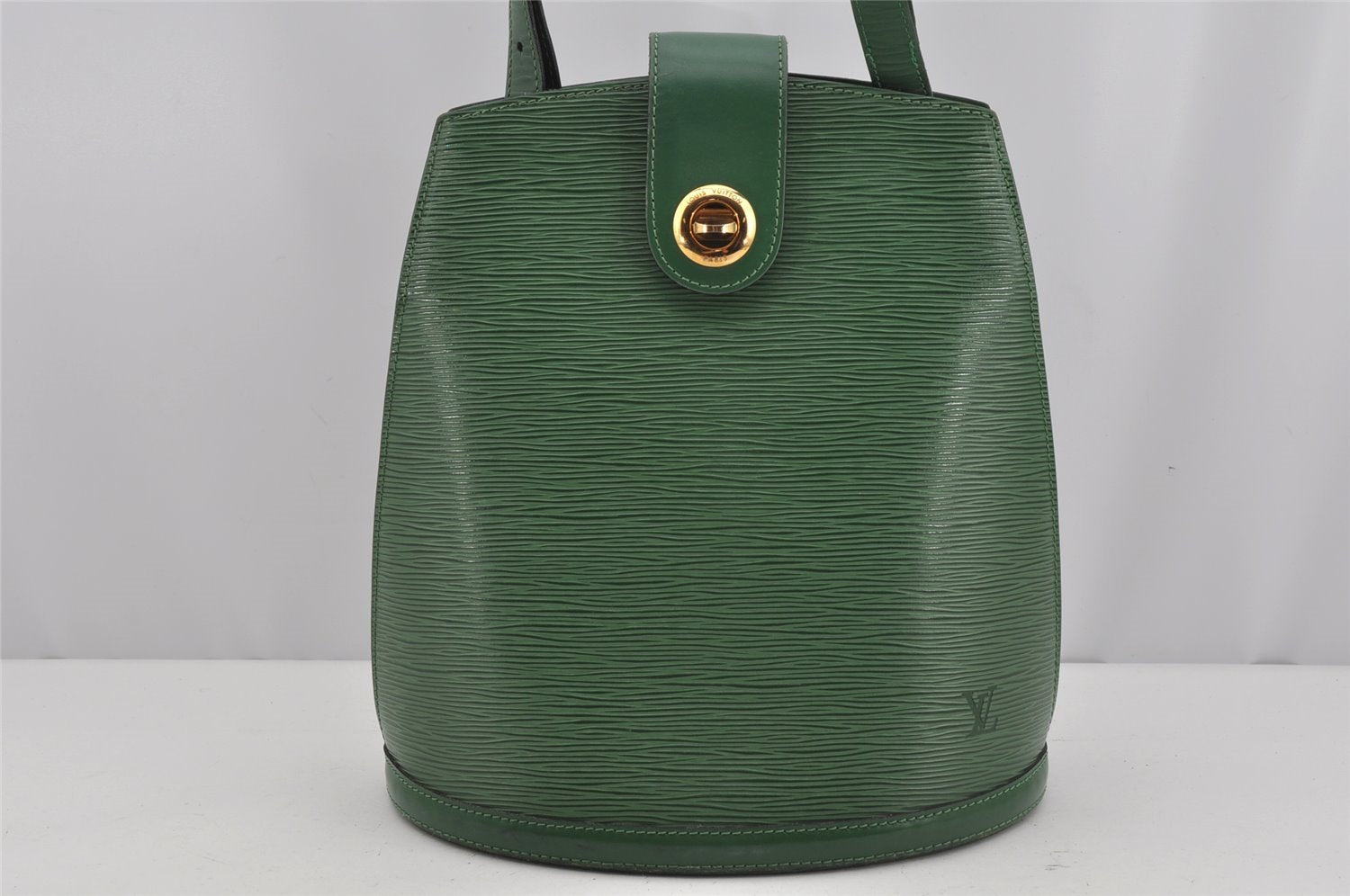 Authentic Louis Vuitton Epi Cluny Shoulder Bag Purse Green M52254 LV 3727J
