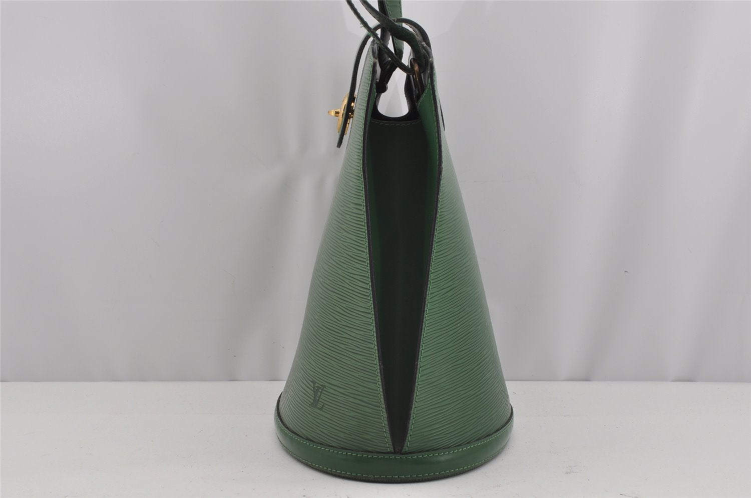 Authentic Louis Vuitton Epi Cluny Shoulder Bag Purse Green M52254 LV 3727J