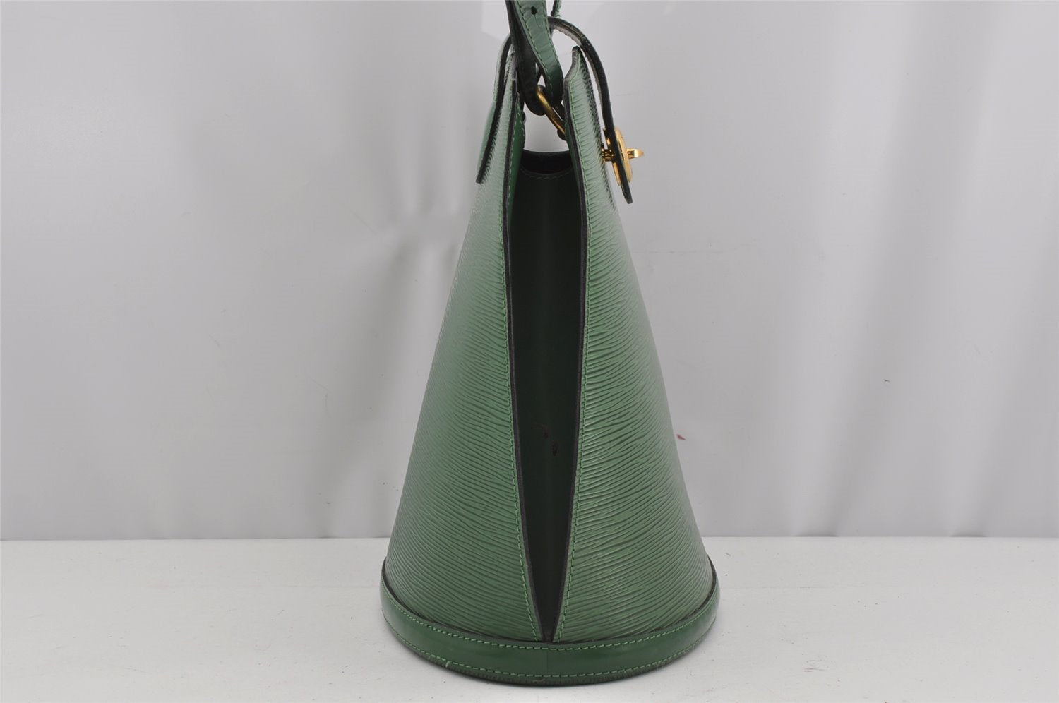 Authentic Louis Vuitton Epi Cluny Shoulder Bag Purse Green M52254 LV 3727J