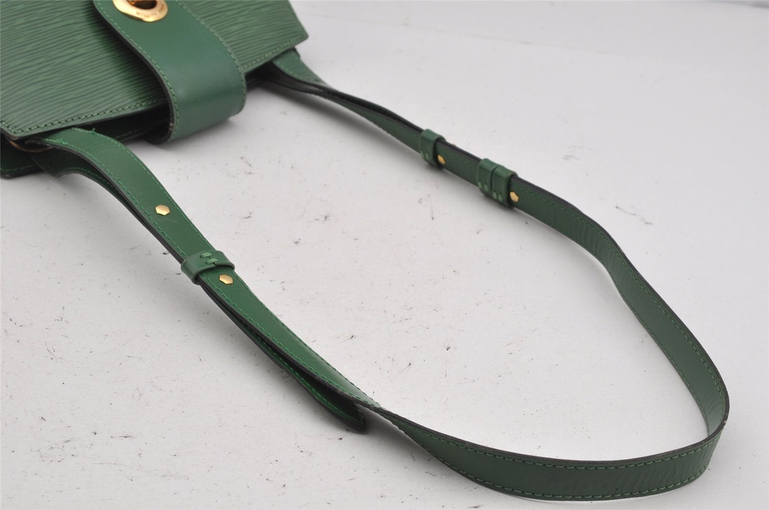 Authentic Louis Vuitton Epi Cluny Shoulder Bag Purse Green M52254 LV 3727J