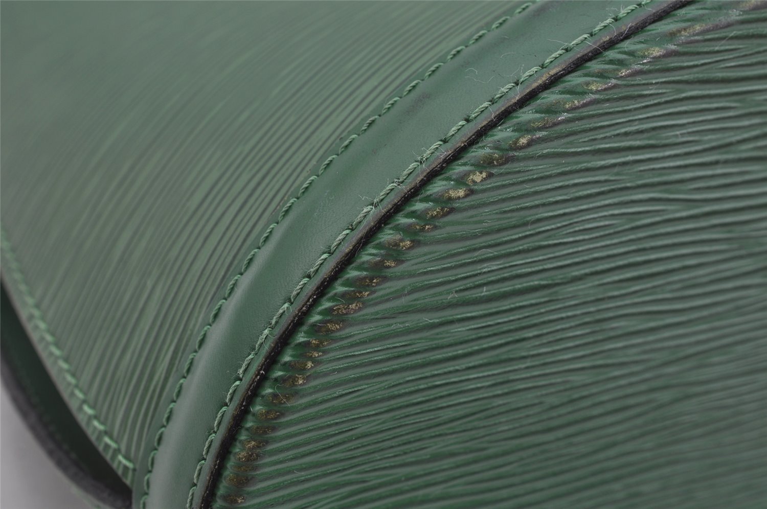 Authentic Louis Vuitton Epi Cluny Shoulder Bag Purse Green M52254 LV 3727J