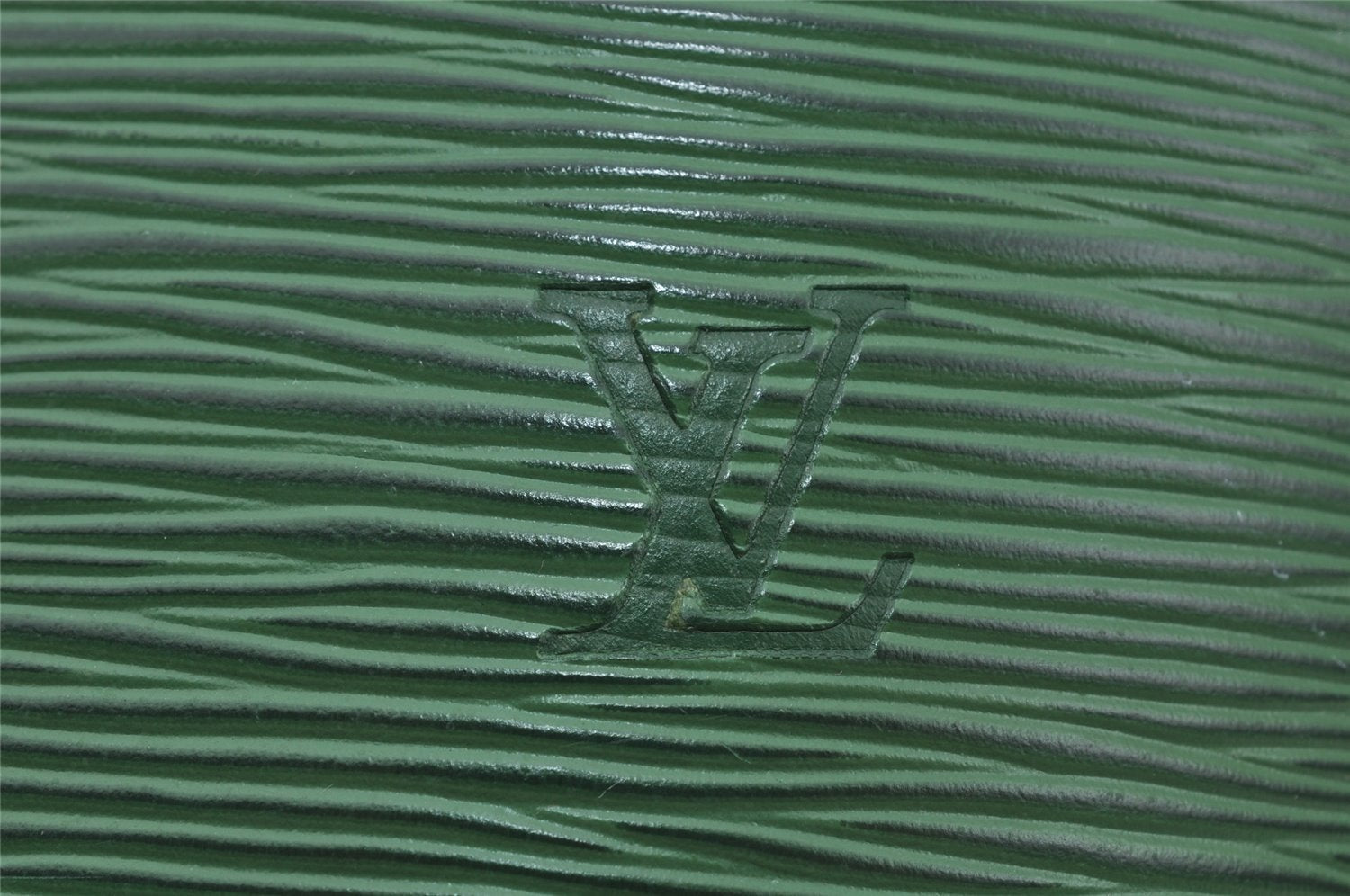 Authentic Louis Vuitton Epi Cluny Shoulder Bag Purse Green M52254 LV 3727J