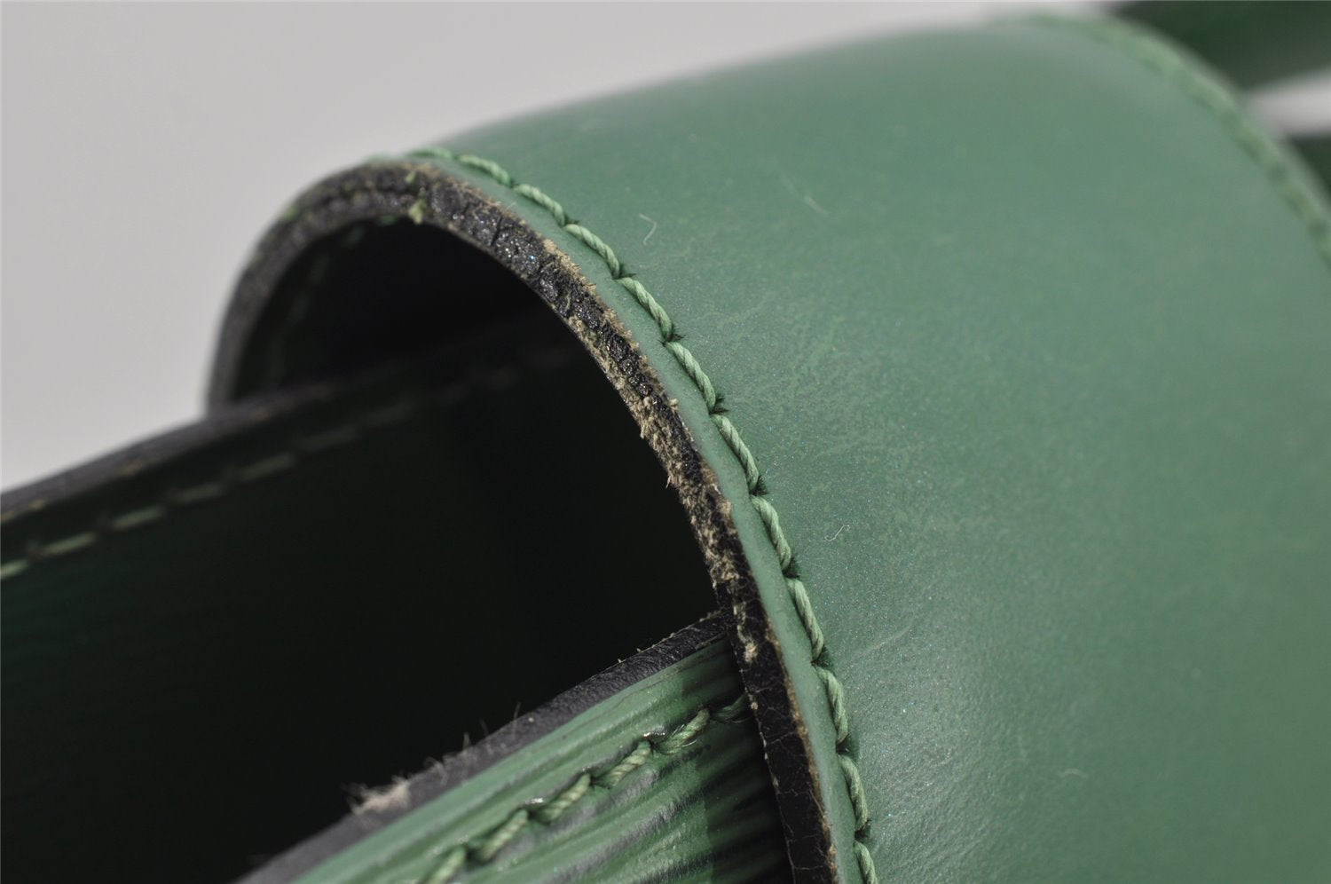 Authentic Louis Vuitton Epi Cluny Shoulder Bag Purse Green M52254 LV 3727J