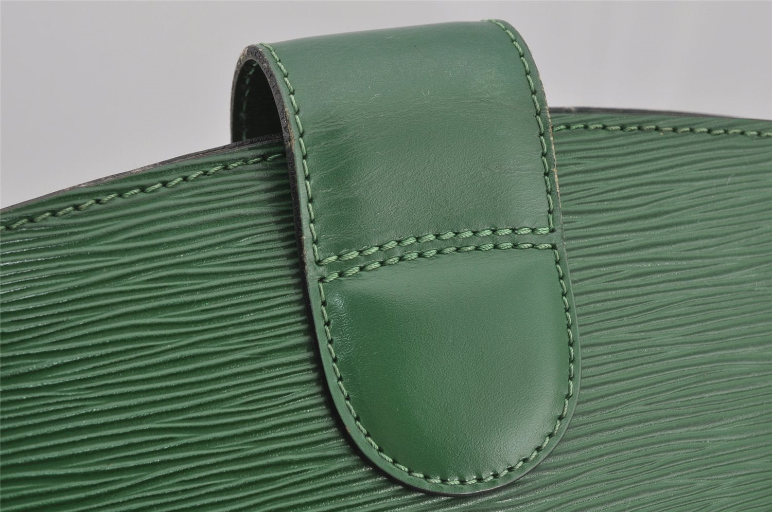 Authentic Louis Vuitton Epi Cluny Shoulder Bag Purse Green M52254 LV 3727J