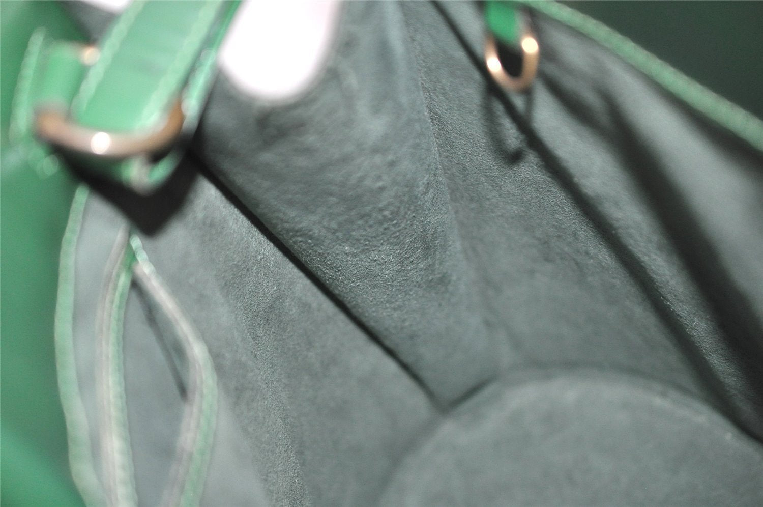 Authentic Louis Vuitton Epi Cluny Shoulder Bag Purse Green M52254 LV 3727J