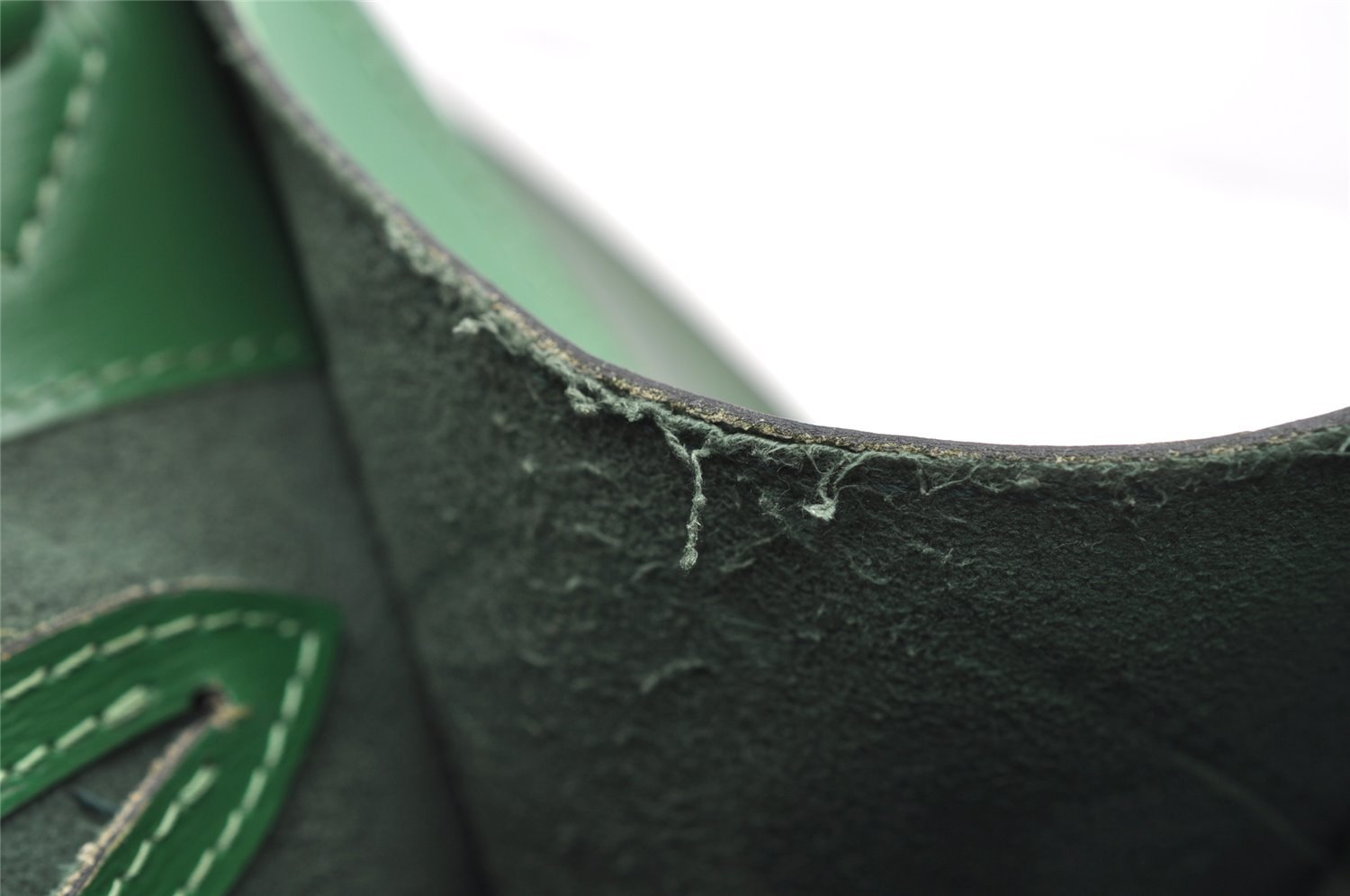 Authentic Louis Vuitton Epi Cluny Shoulder Bag Purse Green M52254 LV 3727J