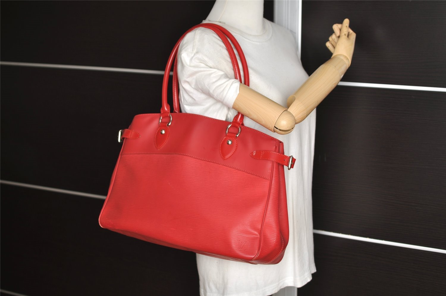 Authentic Louis Vuitton Epi Passy GM Shoulder Hand Bag Red M5925E LV 3734J
