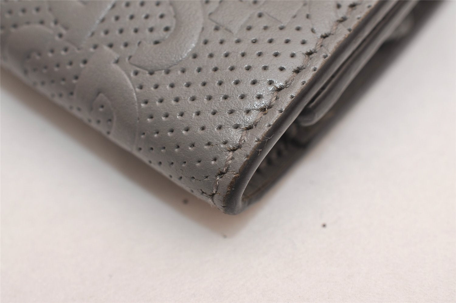 Authentic GUCCI Jumbo GG Emboss 6 Hooks Key Case Purse Leather 625565 Gray 3736J